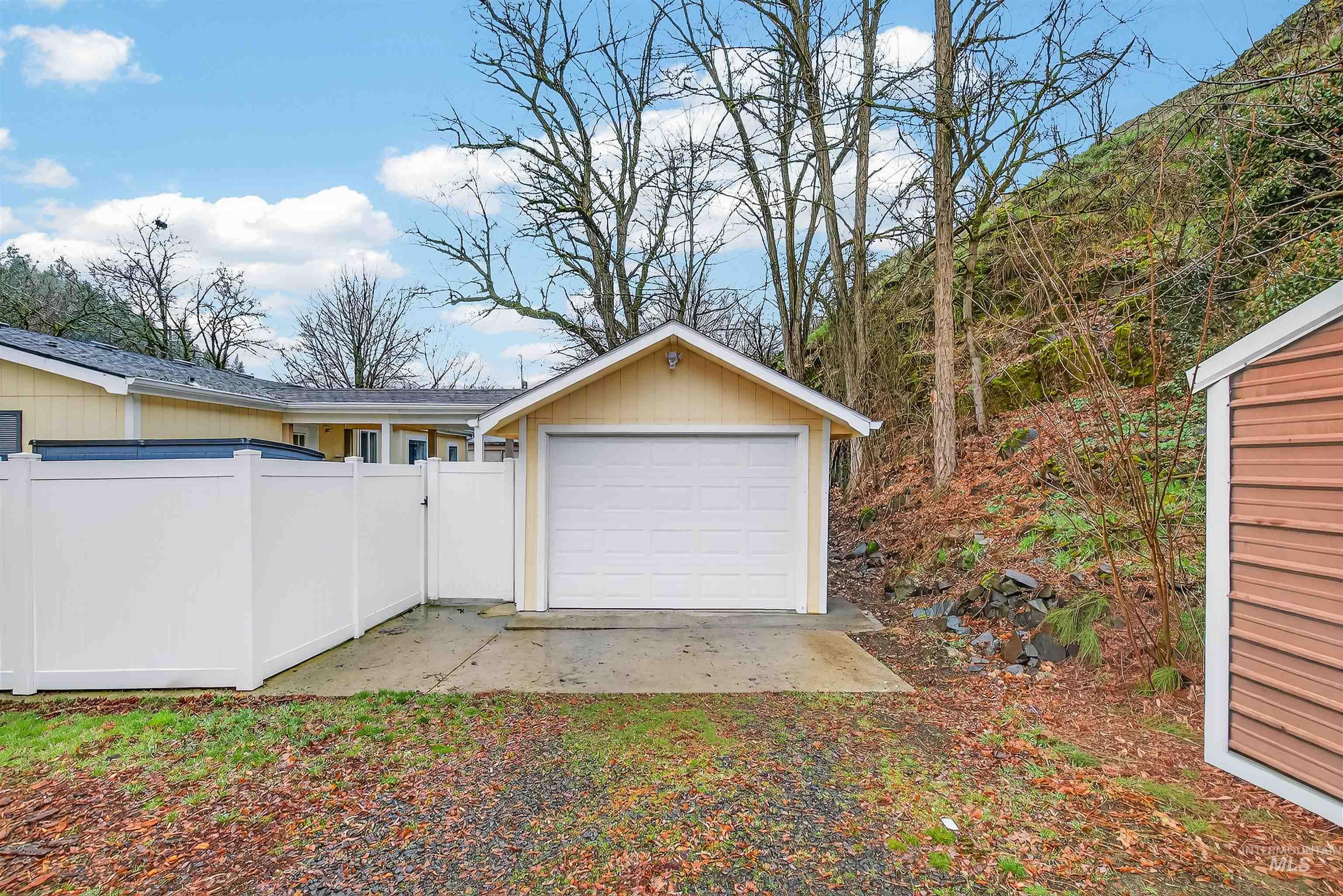 406 Main St, Kendrick, Idaho 83537, 3 Bedrooms, 2 Bathrooms, Residential For Sale, Price $295,000, 98975886