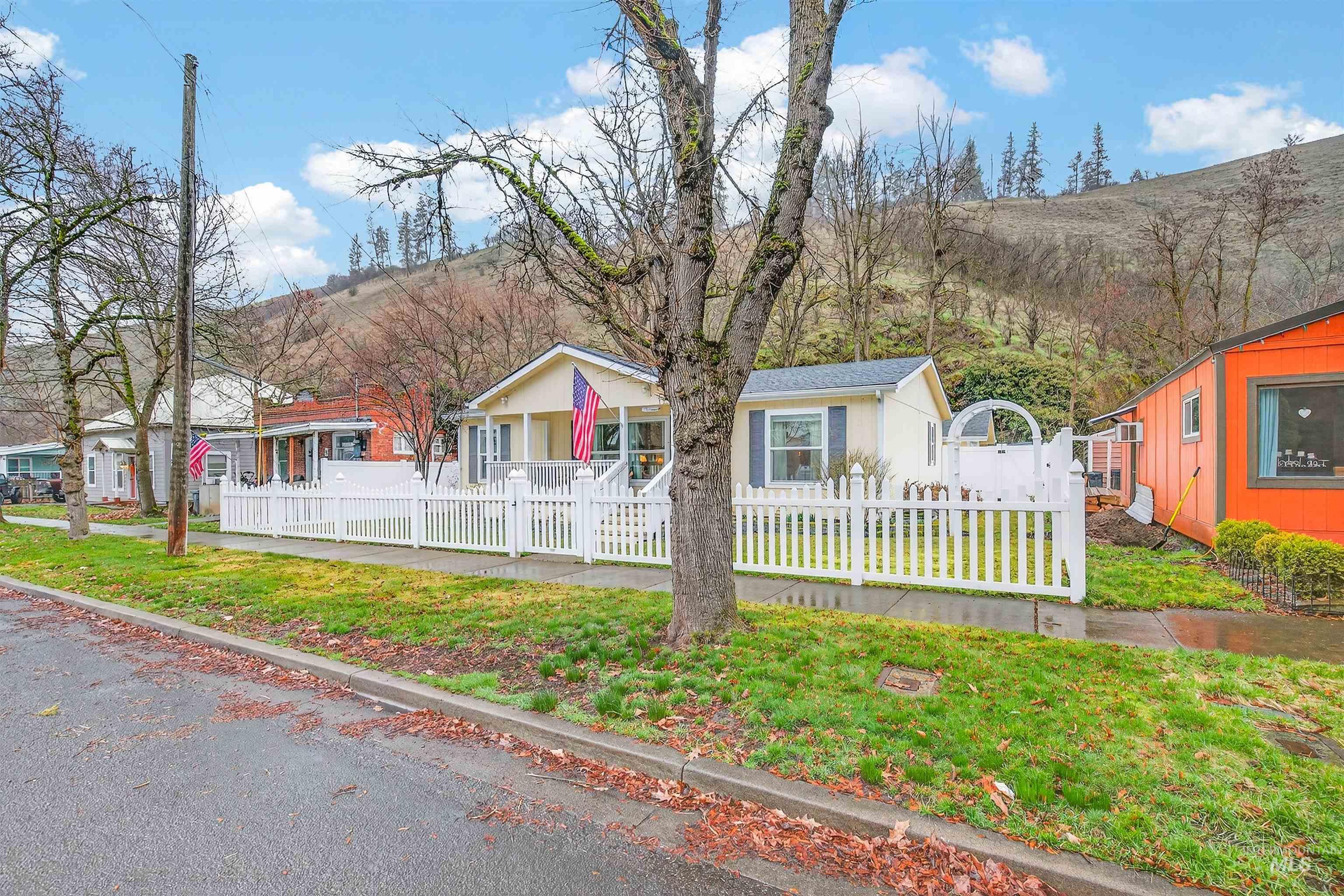 406 Main St, Kendrick, Idaho 83537, 3 Bedrooms, 2 Bathrooms, Residential For Sale, Price $295,000, 98975886