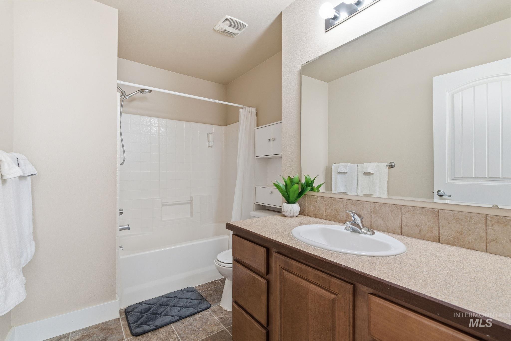 9993 W Rosecroft Dr #102, Boise, Idaho 83704, 2 Bedrooms, 2.5 Bathrooms, Residential For Sale, Price $314,900, 98975891