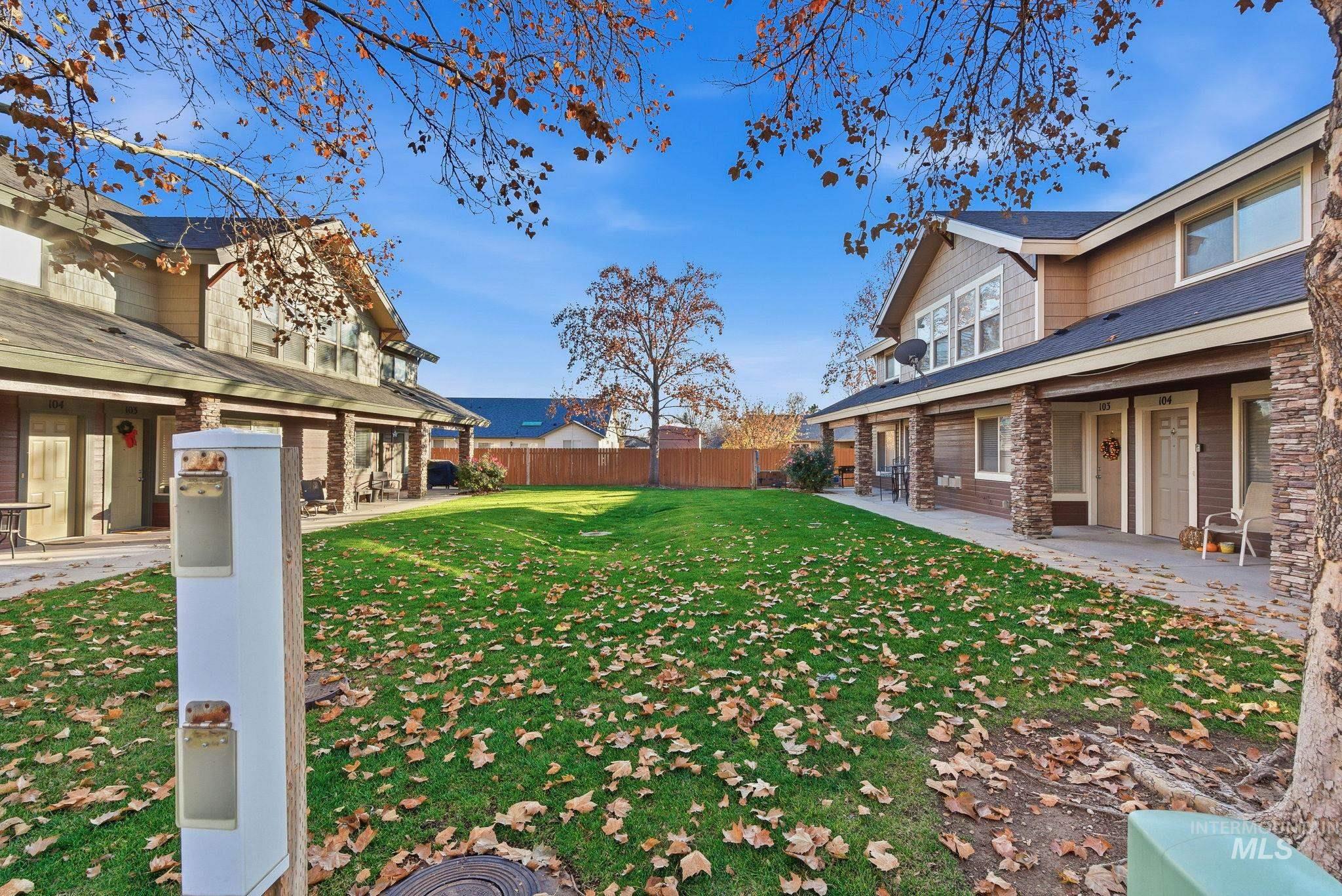 9993 W Rosecroft Dr #102, Boise, Idaho 83704, 2 Bedrooms, 2.5 Bathrooms, Residential For Sale, Price $314,900, 98975891