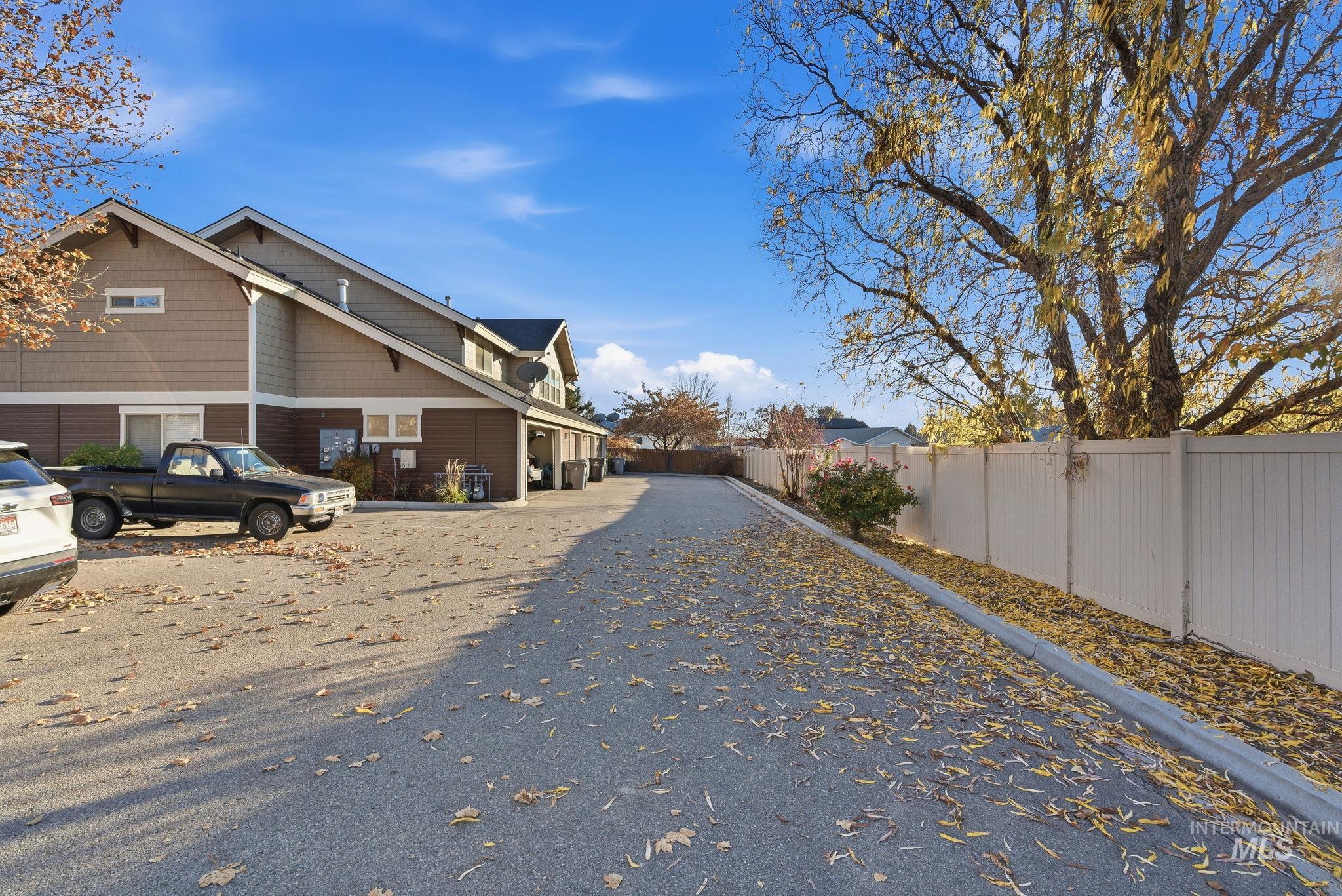 9993 W Rosecroft Dr #102, Boise, Idaho 83704, 2 Bedrooms, 2.5 Bathrooms, Residential For Sale, Price $314,900, 98975891