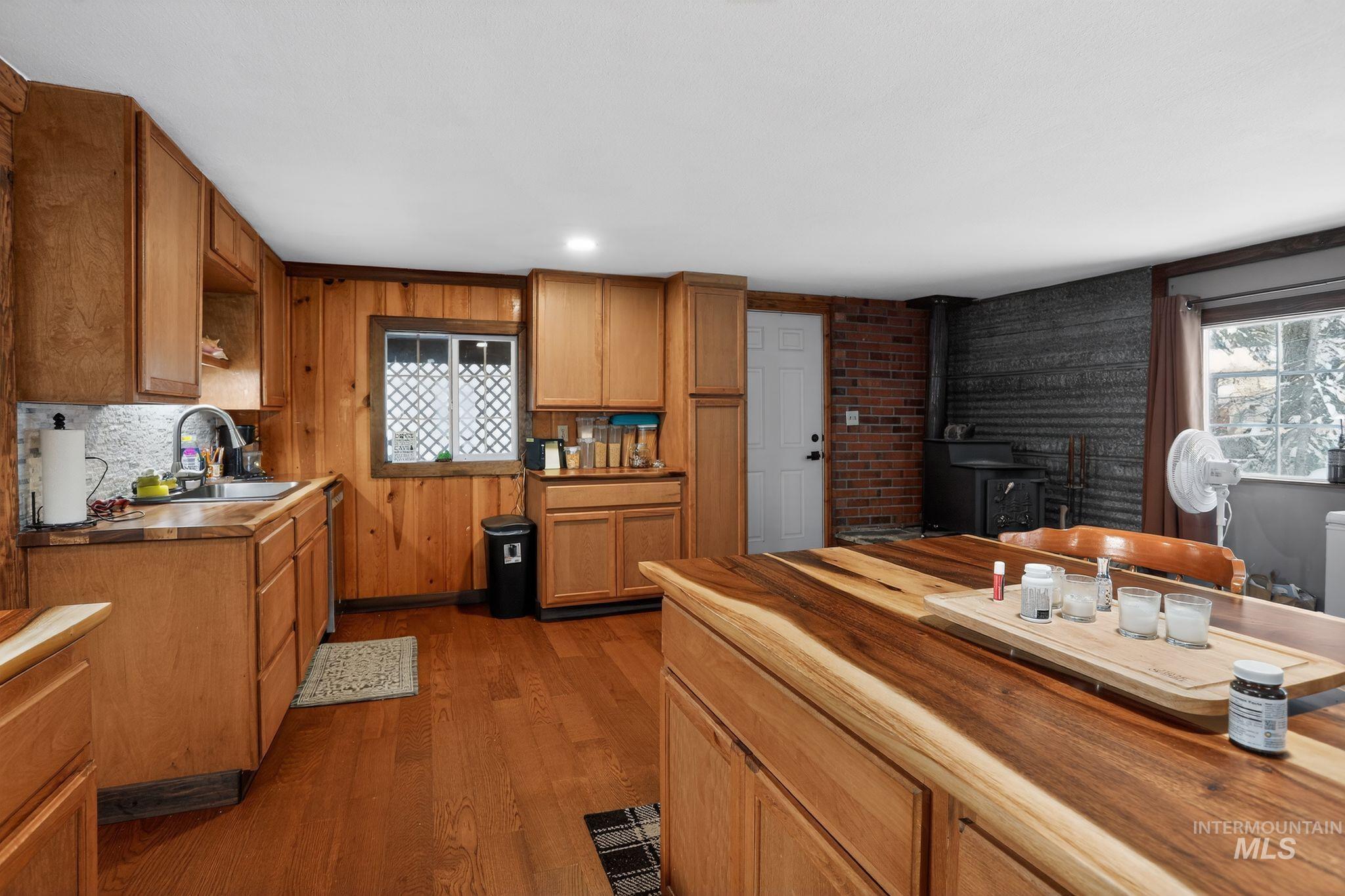 654 Bings Rd, Cascade, Idaho 83611, 3 Bedrooms, 2 Bathrooms, Residential For Sale, Price $649,000, 98975896