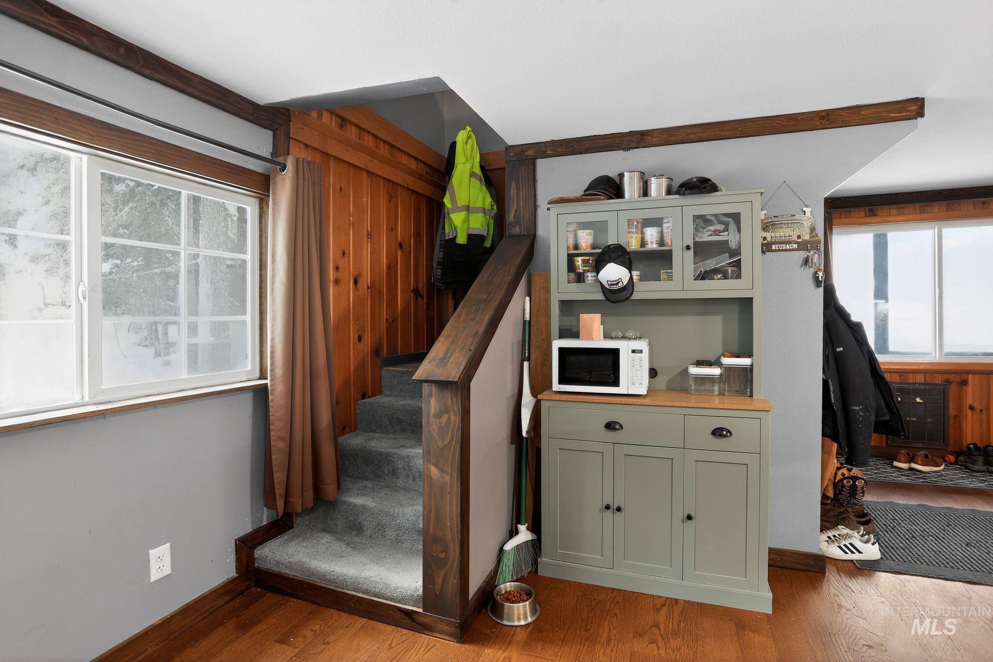 654 Bings Rd, Cascade, Idaho 83611, 3 Bedrooms, 2 Bathrooms, Residential For Sale, Price $649,000, 98975896