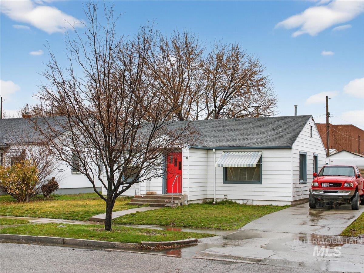 512 S Hayes Ave, Emmett, Idaho 83617, 2 Bedrooms, 1 Bathroom, Residential For Sale, Price $285,000, 98975897