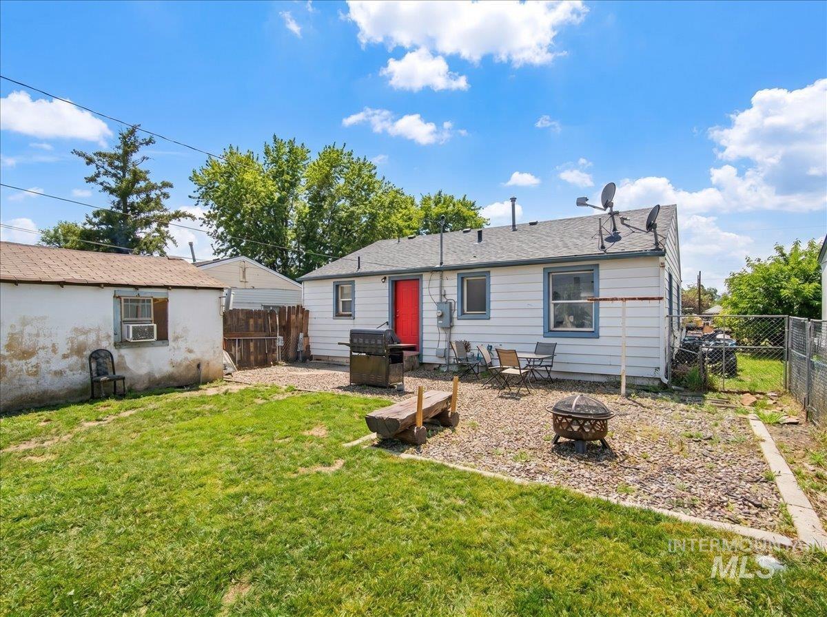 512 S Hayes Ave, Emmett, Idaho 83617, 2 Bedrooms, 1 Bathroom, Residential For Sale, Price $279,000,MLS 98975897