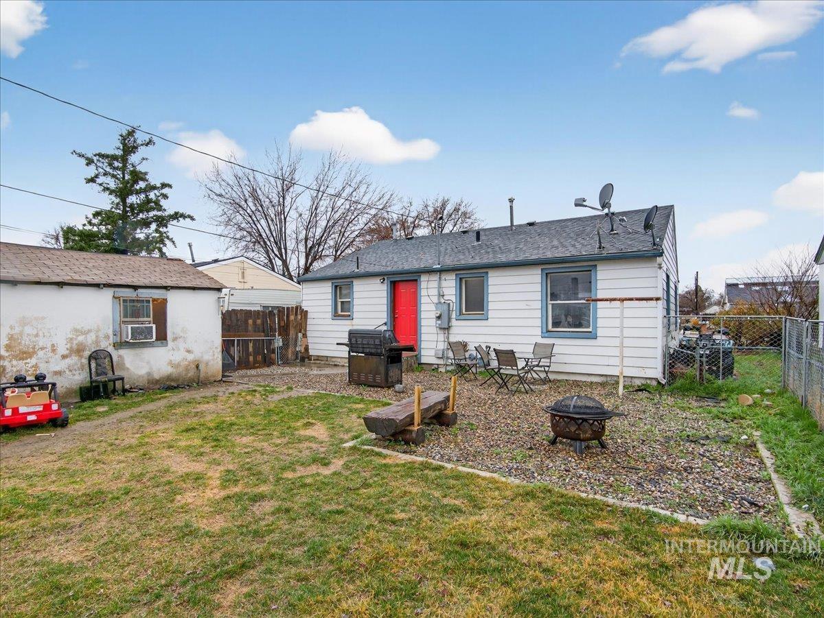 512 S Hayes Ave, Emmett, Idaho 83617, 2 Bedrooms, 1 Bathroom, Residential For Sale, Price $285,000, 98975897