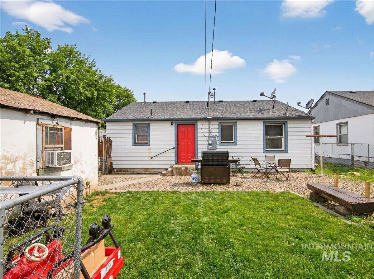512 S Hayes Ave, Emmett, Idaho 83617, 2 Bedrooms, 1 Bathroom, Residential For Sale, Price $279,000,MLS 98975897