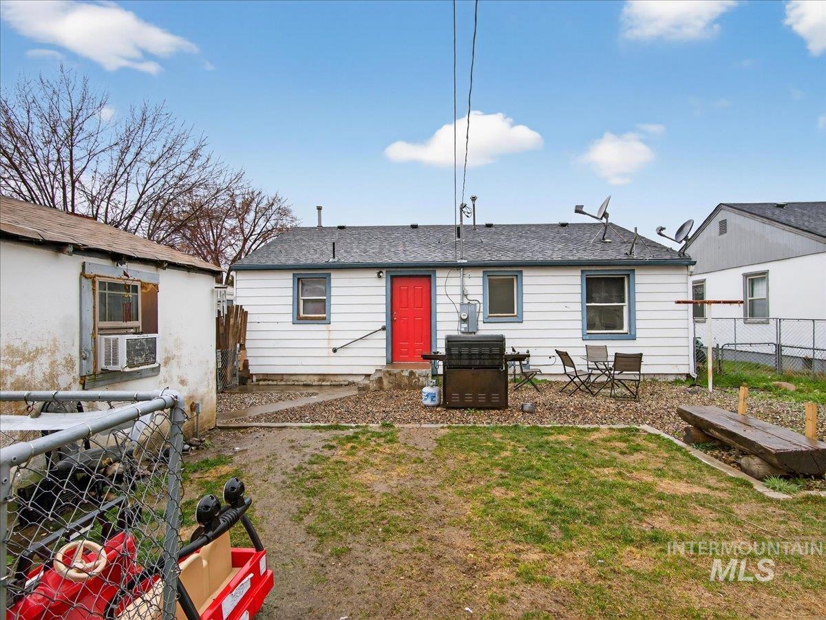 512 S Hayes Ave, Emmett, Idaho 83617, 2 Bedrooms, 1 Bathroom, Residential For Sale, Price $285,000, 98975897