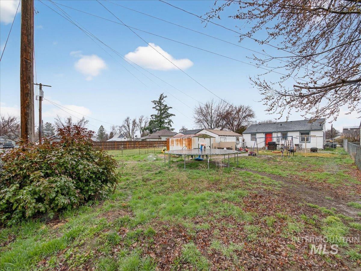 512 S Hayes Ave, Emmett, Idaho 83617, 2 Bedrooms, 1 Bathroom, Residential For Sale, Price $285,000, 98975897