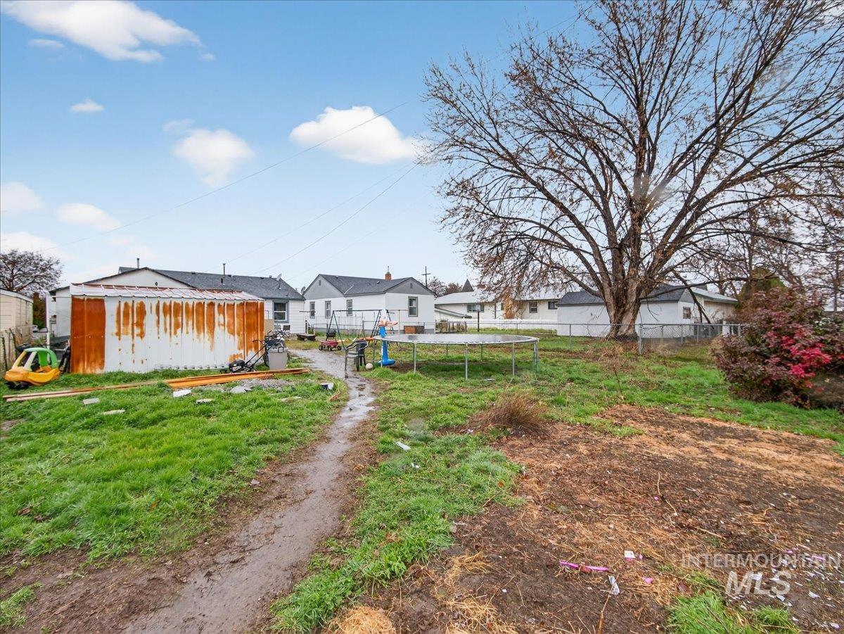 512 S Hayes Ave, Emmett, Idaho 83617, 2 Bedrooms, 1 Bathroom, Residential For Sale, Price $285,000, 98975897