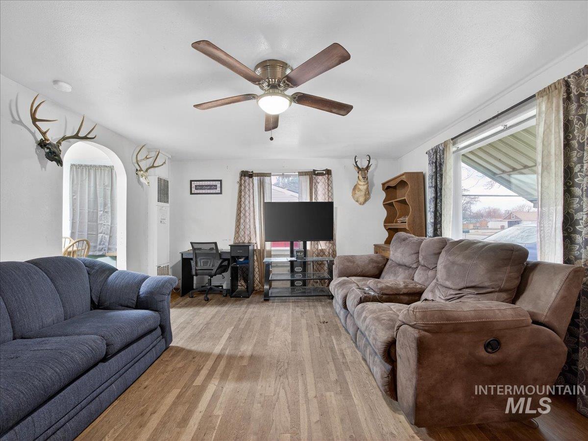 512 S Hayes Ave, Emmett, Idaho 83617, 2 Bedrooms, 1 Bathroom, Residential For Sale, Price $285,000, 98975897