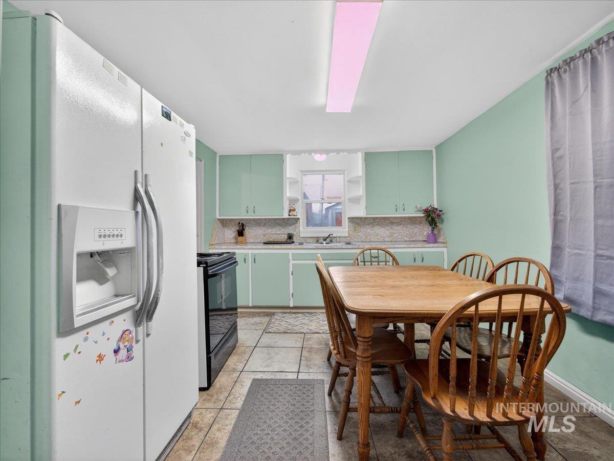 512 S Hayes Ave, Emmett, Idaho 83617, 2 Bedrooms, 1 Bathroom, Residential For Sale, Price $285,000, 98975897