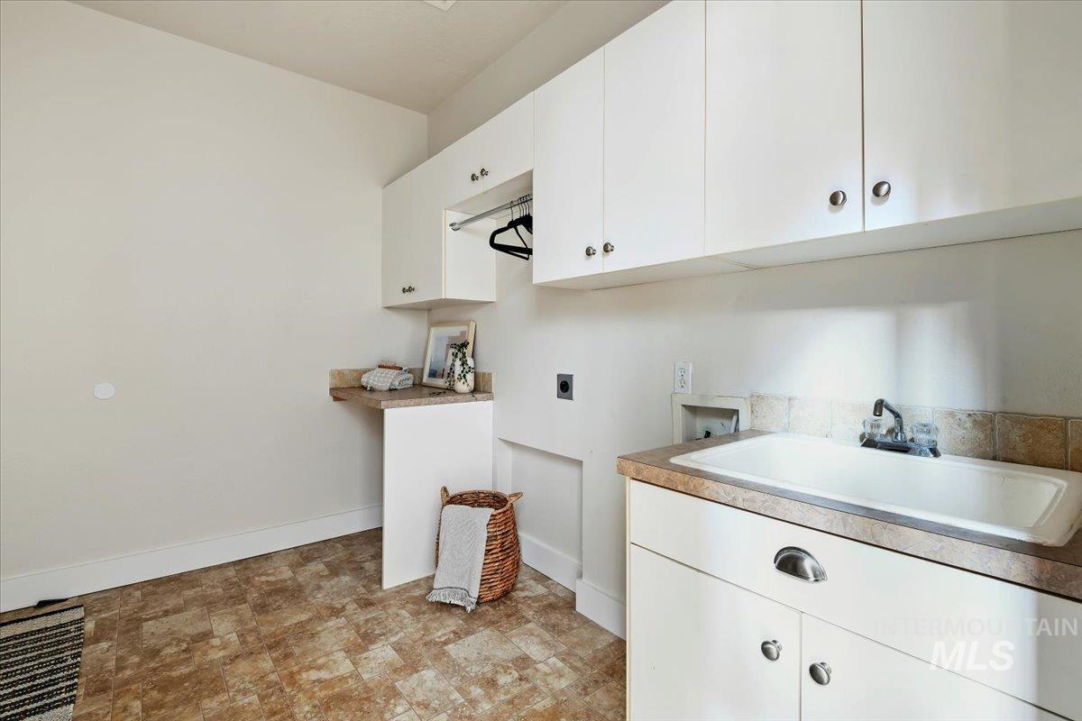 1214 N Macaile Way, Eagle, Idaho 83616, 5 Bedrooms, 3.5 Bathrooms, Residential For Sale, Price $824,990, 98975898