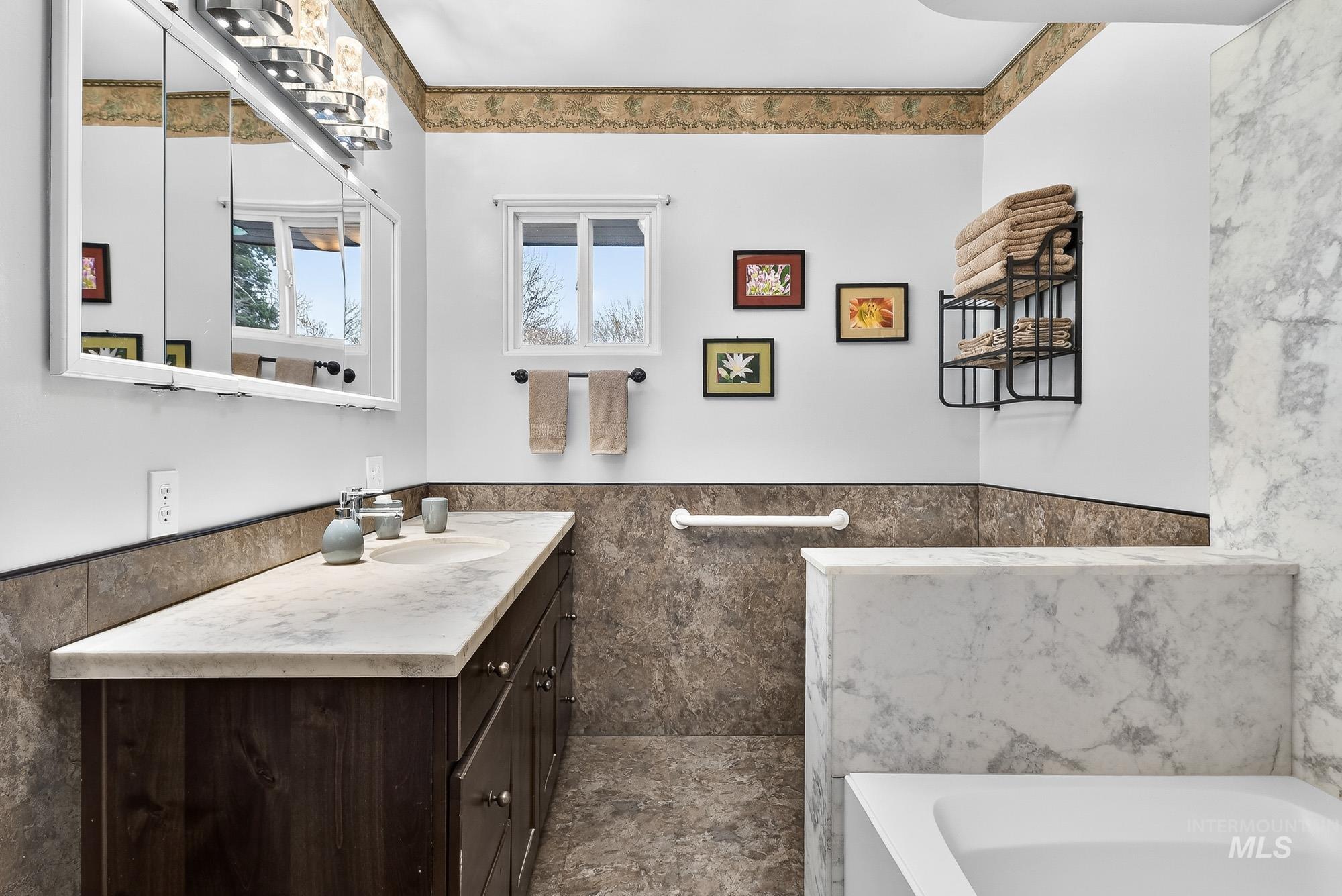 313 Sunrise Dr., Payette, Idaho 83661, 5 Bedrooms, 2 Bathrooms, Residential For Sale, Price $639,900,MLS 98975901