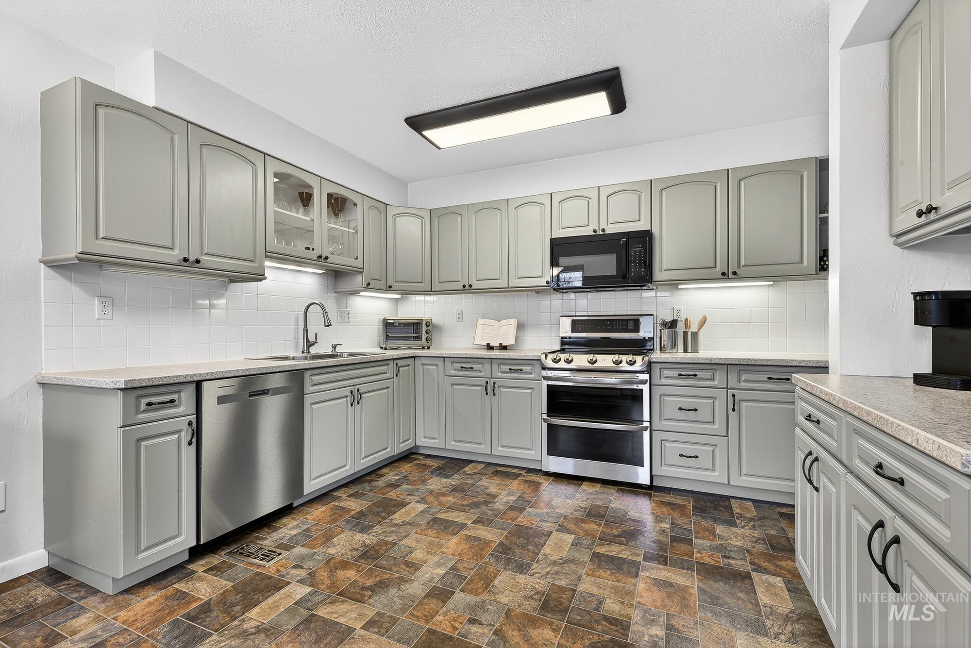 313 Sunrise Dr., Payette, Idaho 83661, 5 Bedrooms, 2 Bathrooms, Residential For Sale, Price $639,900,MLS 98975901