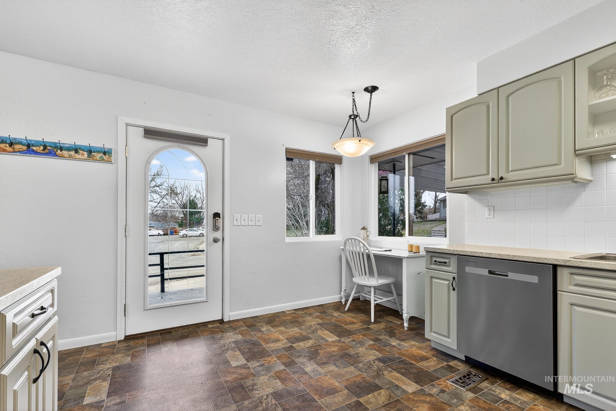 313 Sunrise Dr., Payette, Idaho 83661, 5 Bedrooms, 2 Bathrooms, Residential For Sale, Price $639,900,MLS 98975901