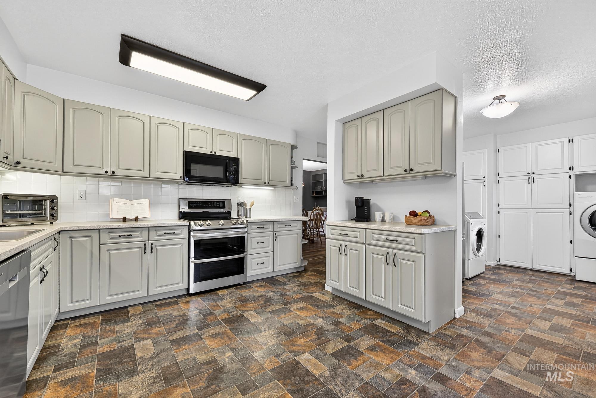 313 Sunrise Dr., Payette, Idaho 83661, 5 Bedrooms, 2 Bathrooms, Residential For Sale, Price $639,900,MLS 98975901