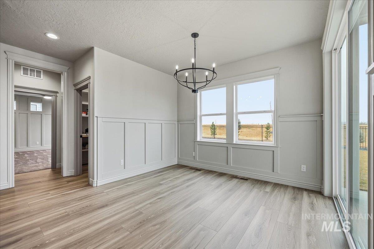 7800 W Flathead Lake St, Eagle, Idaho 83616, 4 Bedrooms, 2.5 Bathrooms, Residential For Sale, Price $949,900, 98975905