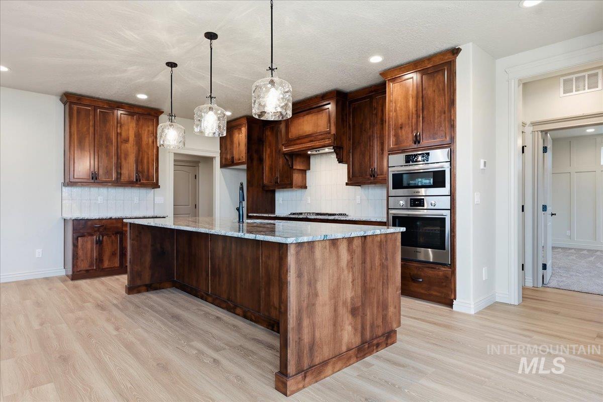 7800 W Flathead Lake St, Eagle, Idaho 83616, 4 Bedrooms, 2.5 Bathrooms, Residential For Sale, Price $949,900, 98975905