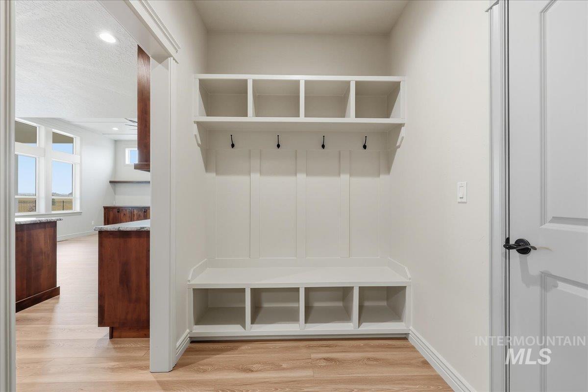 7800 W Flathead Lake St, Eagle, Idaho 83616, 4 Bedrooms, 2.5 Bathrooms, Residential For Sale, Price $899,900,MLS 98975905