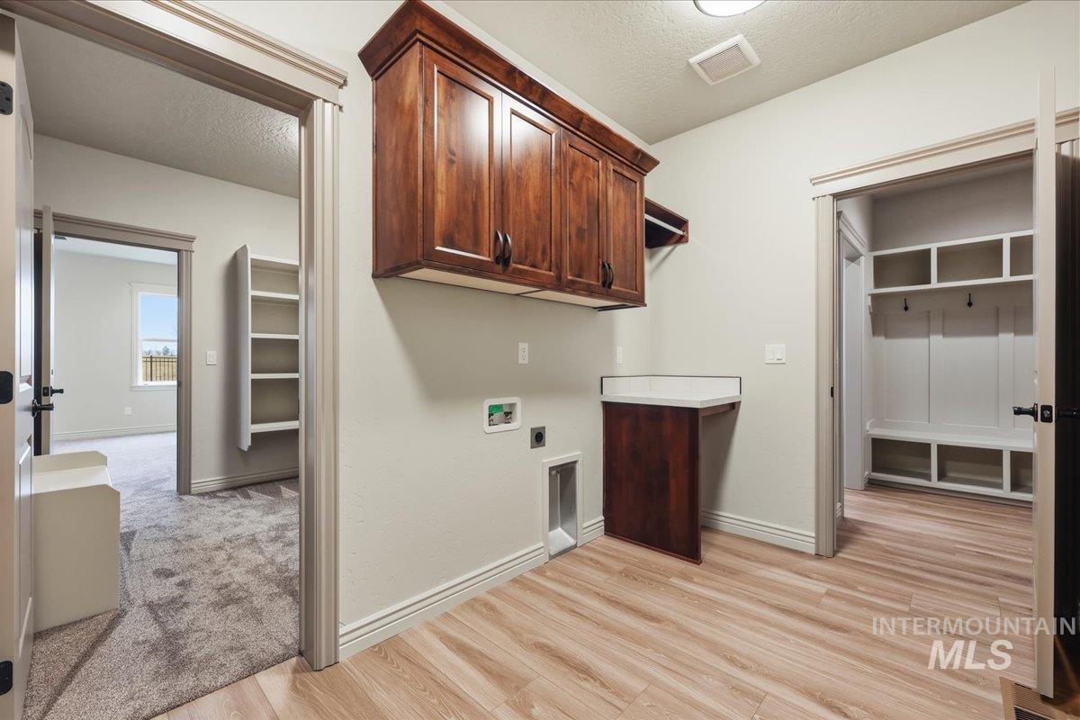 7800 W Flathead Lake St, Eagle, Idaho 83616, 4 Bedrooms, 2.5 Bathrooms, Residential For Sale, Price $949,900, 98975905