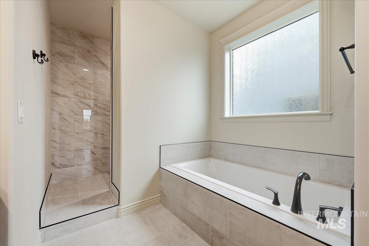 7800 W Flathead Lake St, Eagle, Idaho 83616, 4 Bedrooms, 2.5 Bathrooms, Residential For Sale, Price $949,900, 98975905