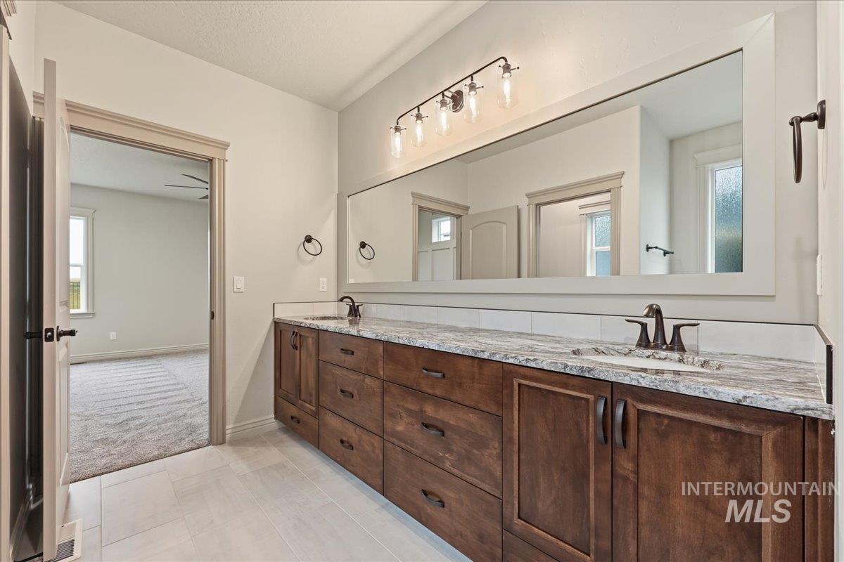 7800 W Flathead Lake St, Eagle, Idaho 83616, 4 Bedrooms, 2.5 Bathrooms, Residential For Sale, Price $949,900, 98975905