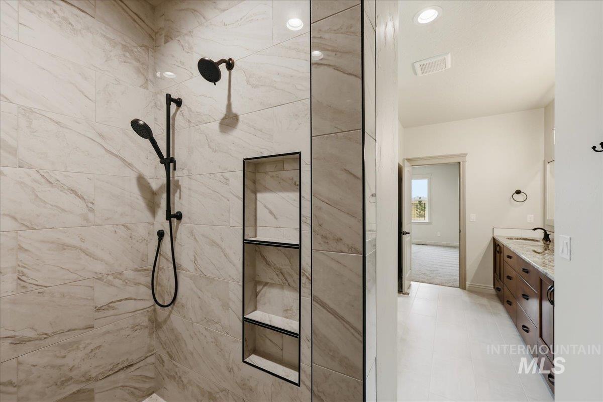 7800 W Flathead Lake St, Eagle, Idaho 83616, 4 Bedrooms, 2.5 Bathrooms, Residential For Sale, Price $899,900,MLS 98975905