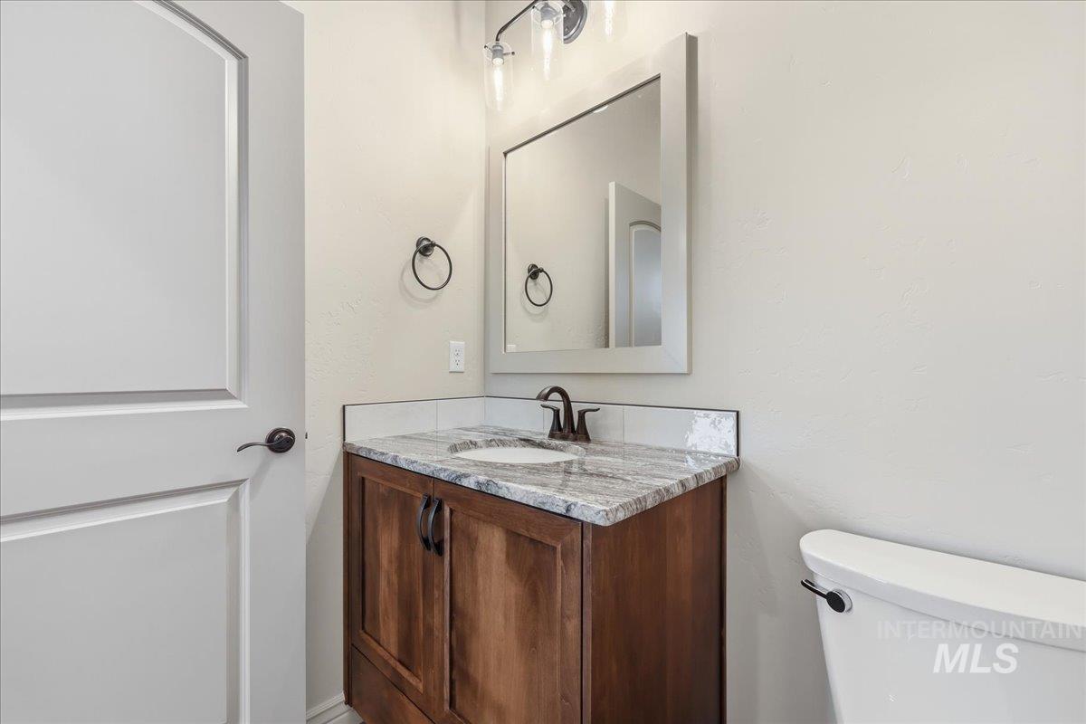 7800 W Flathead Lake St, Eagle, Idaho 83616, 4 Bedrooms, 2.5 Bathrooms, Residential For Sale, Price $949,900, 98975905