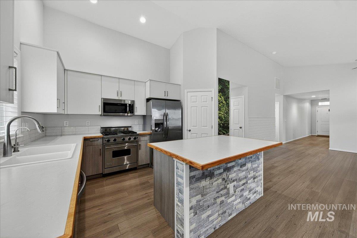 878 W Jasper St, Emmett, Idaho 83617, 4 Bedrooms, 2 Bathrooms, Rental For Rent, Price $2,500, 98975926