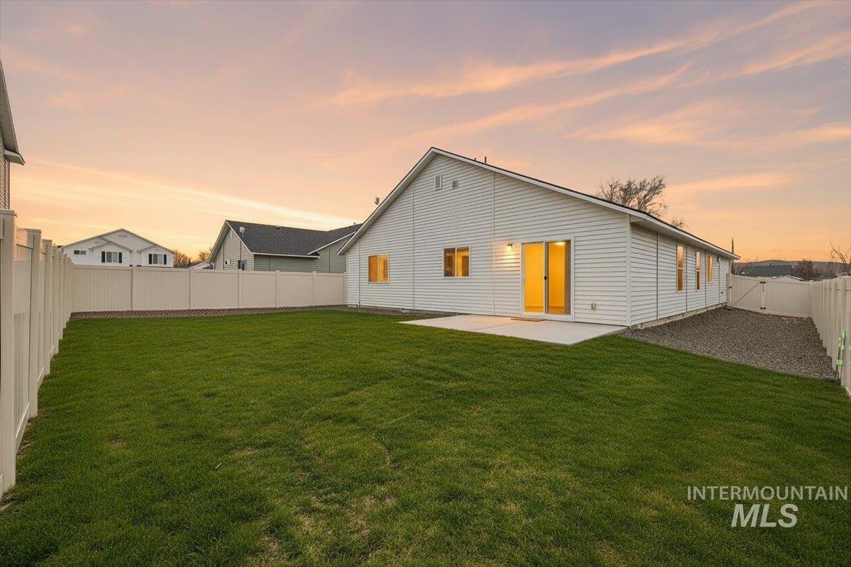 878 W Jasper St, Emmett, Idaho 83617, 4 Bedrooms, 2 Bathrooms, Rental For Rent, Price $2,500, 98975926
