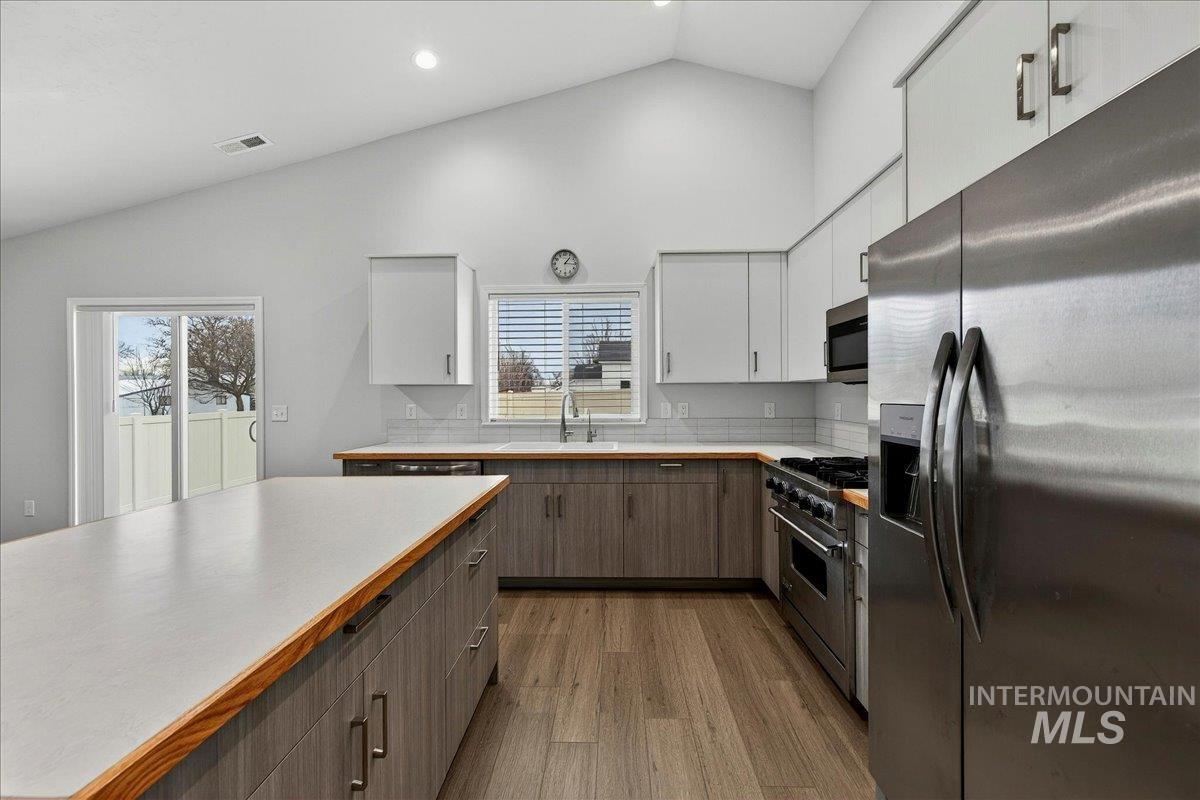 878 W Jasper St, Emmett, Idaho 83617, 4 Bedrooms, 2 Bathrooms, Rental For Rent, Price $2,500, 98975926