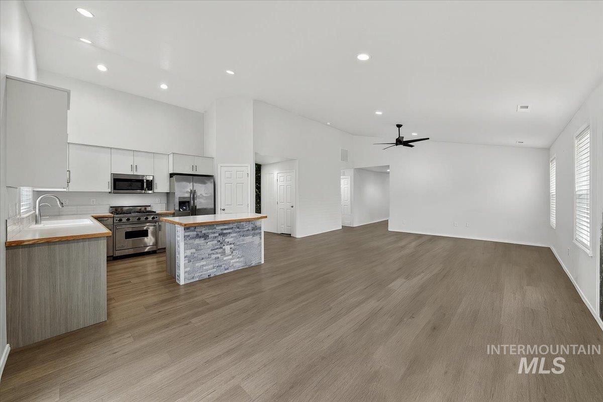 878 W Jasper St, Emmett, Idaho 83617, 4 Bedrooms, 2 Bathrooms, Rental For Rent, Price $2,500, 98975926