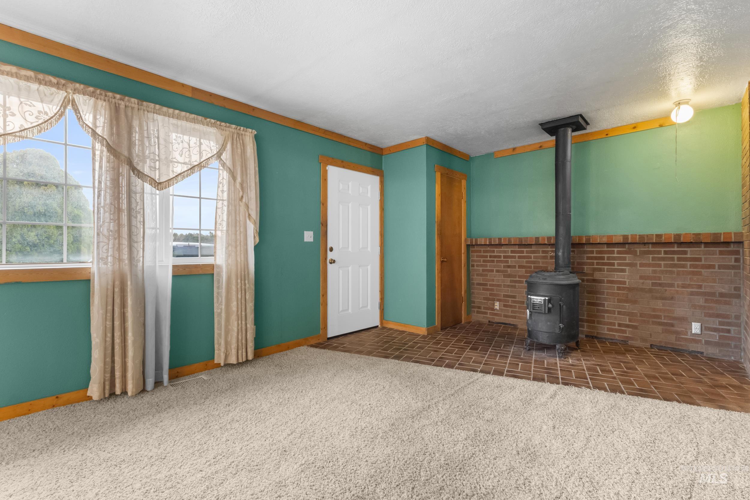 512 E Black Canyon Hwy, Emmett, Idaho 83617, 5 Bedrooms, 2 Bathrooms, Residential For Sale, Price $524,900, 98975928