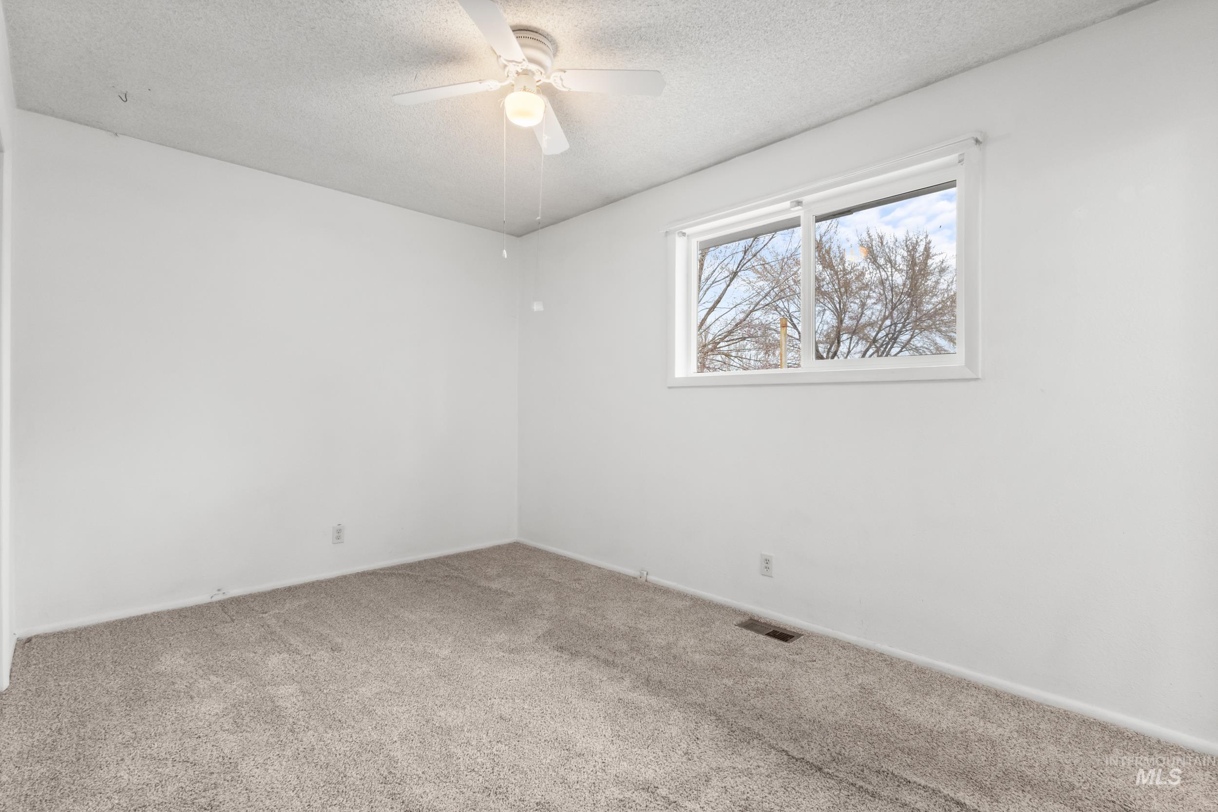 512 E Black Canyon Hwy, Emmett, Idaho 83617, 5 Bedrooms, 2 Bathrooms, Residential For Sale, Price $524,900, 98975928