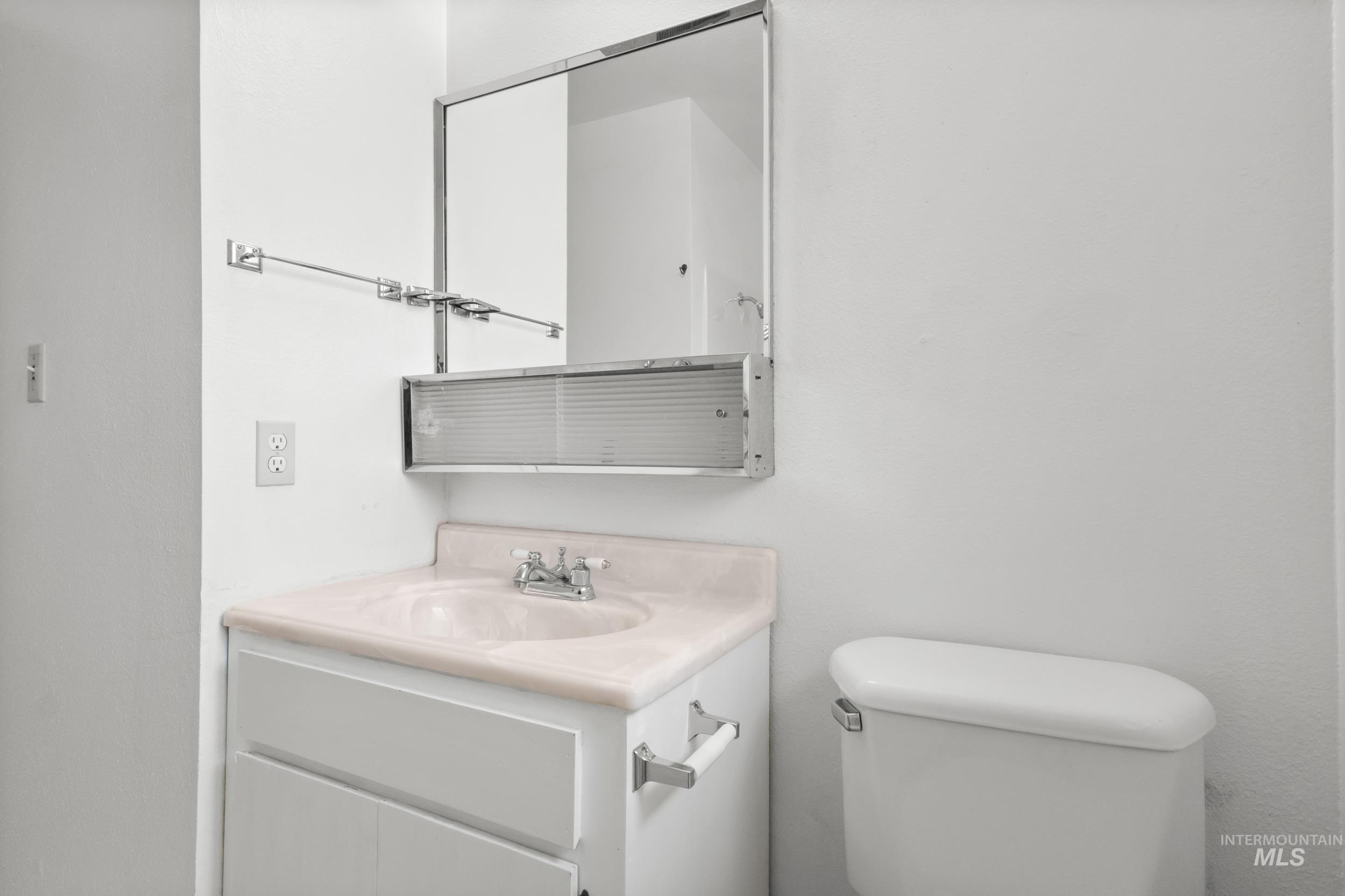 512 E Black Canyon Hwy, Emmett, Idaho 83617, 5 Bedrooms, 2 Bathrooms, Residential For Sale, Price $524,900, 98975928