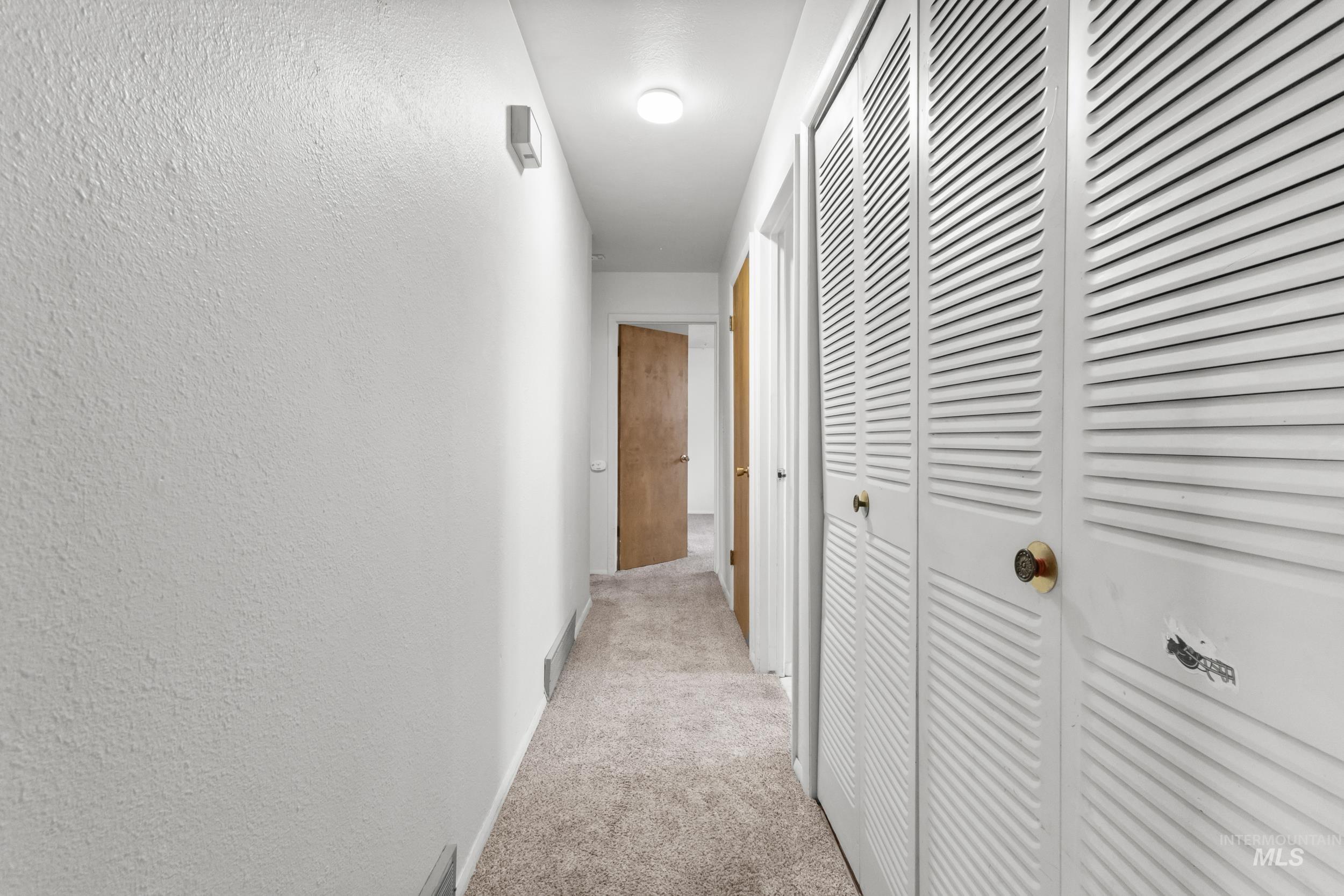 512 E Black Canyon Hwy, Emmett, Idaho 83617, 5 Bedrooms, 2 Bathrooms, Residential For Sale, Price $524,900, 98975928