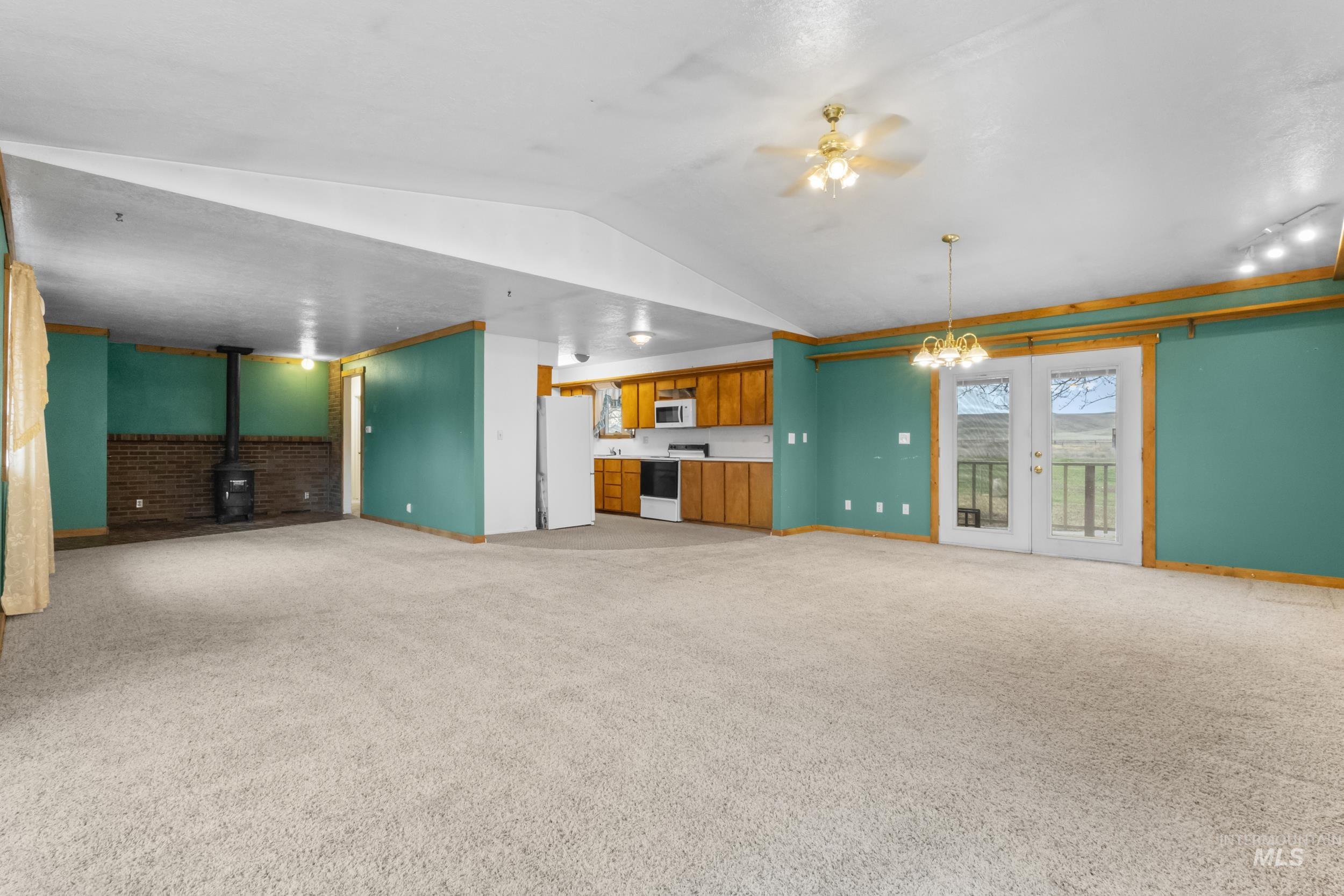 512 E Black Canyon Hwy, Emmett, Idaho 83617, 5 Bedrooms, 2 Bathrooms, Residential For Sale, Price $524,900, 98975928