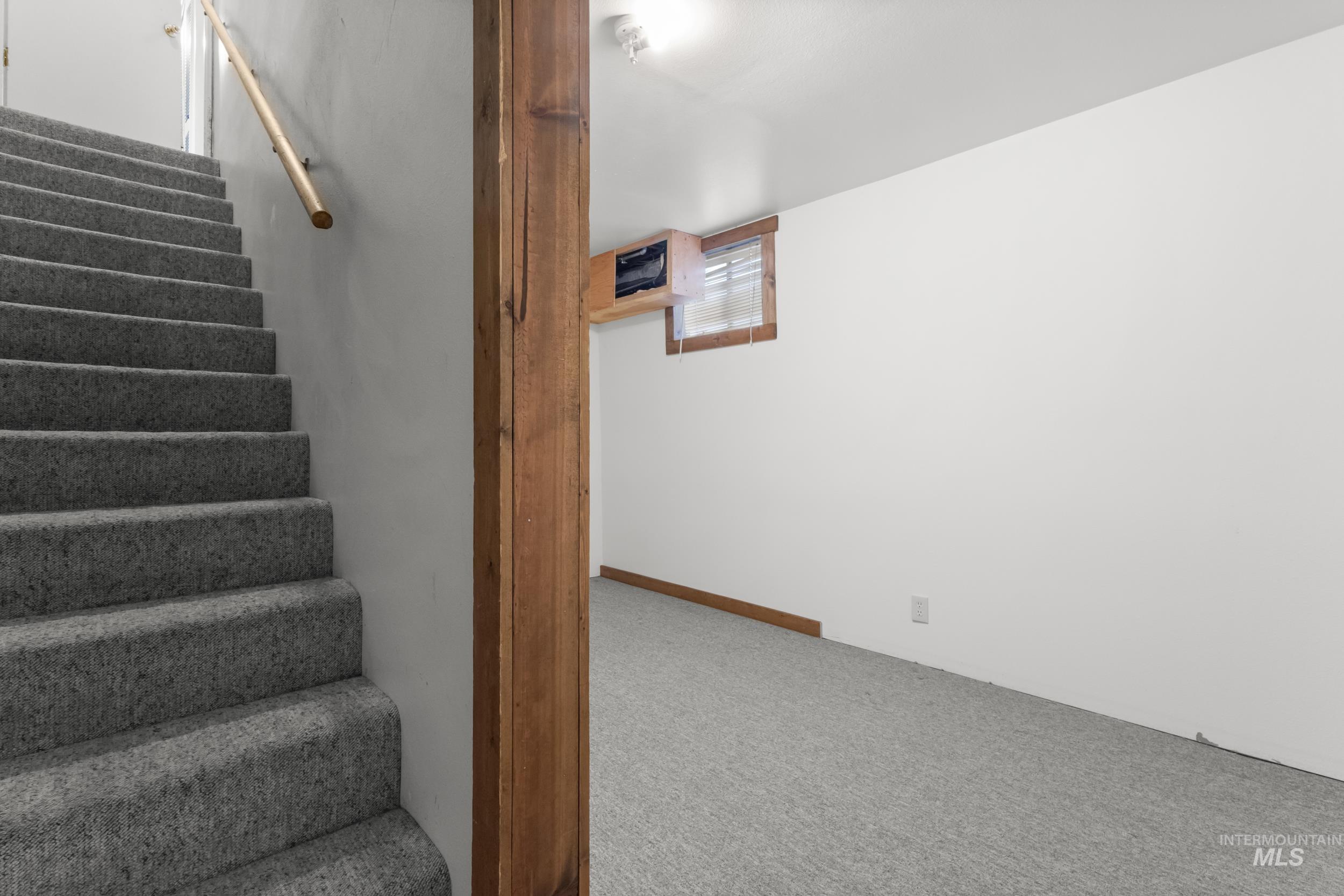 512 E Black Canyon Hwy, Emmett, Idaho 83617, 5 Bedrooms, 2 Bathrooms, Residential For Sale, Price $524,900, 98975928