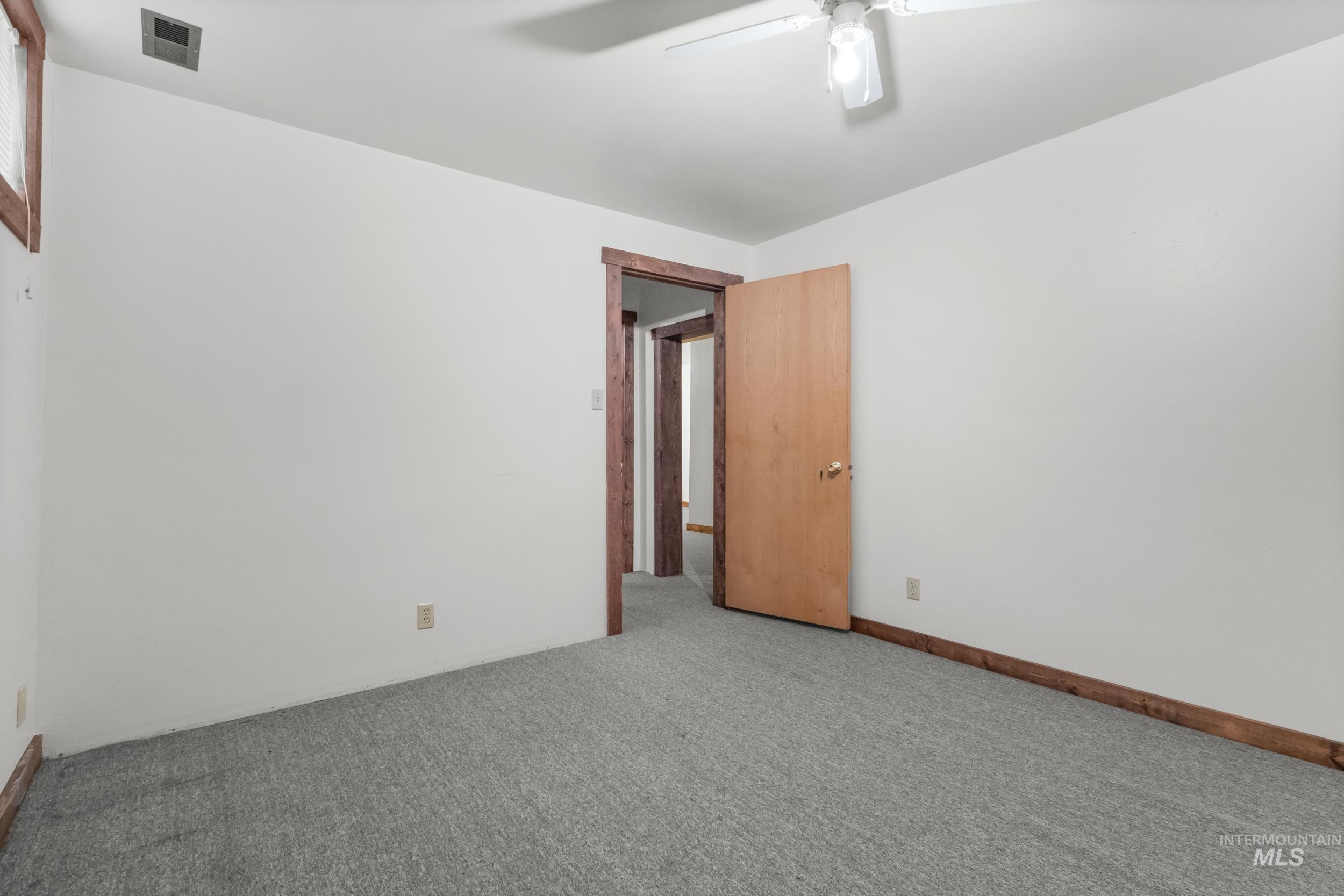 512 E Black Canyon Hwy, Emmett, Idaho 83617, 5 Bedrooms, 2 Bathrooms, Residential For Sale, Price $524,900, 98975928