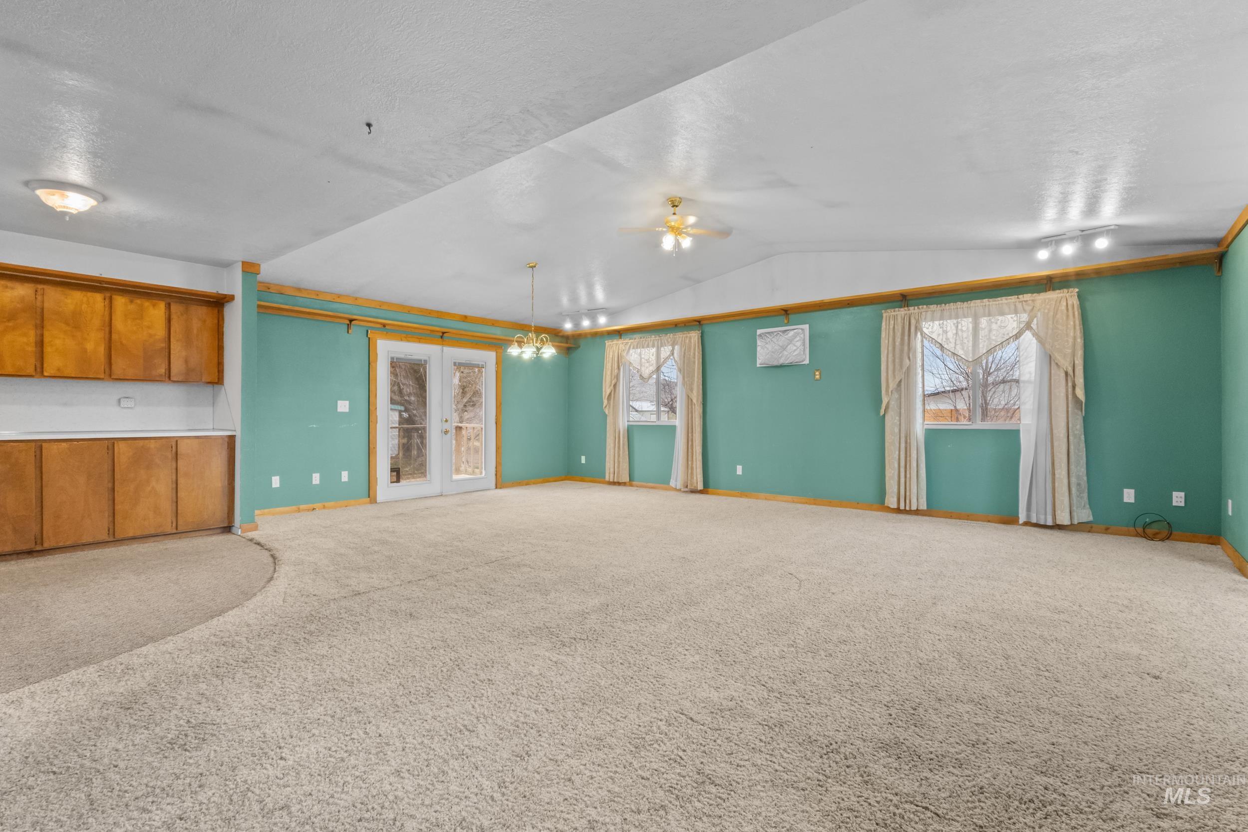 512 E Black Canyon Hwy, Emmett, Idaho 83617, 5 Bedrooms, 2 Bathrooms, Residential For Sale, Price $524,900, 98975928