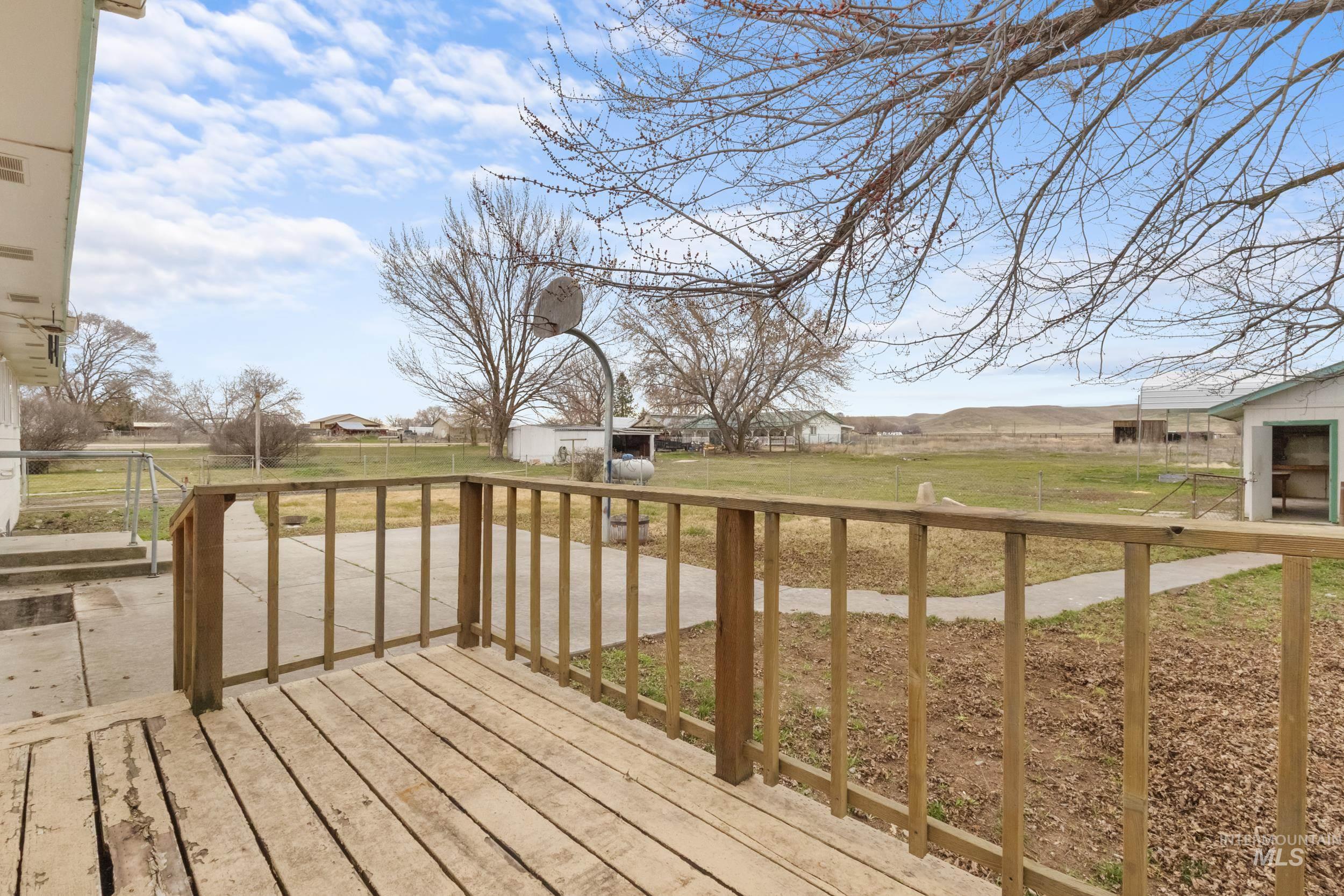 512 E Black Canyon Hwy, Emmett, Idaho 83617, 5 Bedrooms, 2 Bathrooms, Residential For Sale, Price $524,900, 98975928