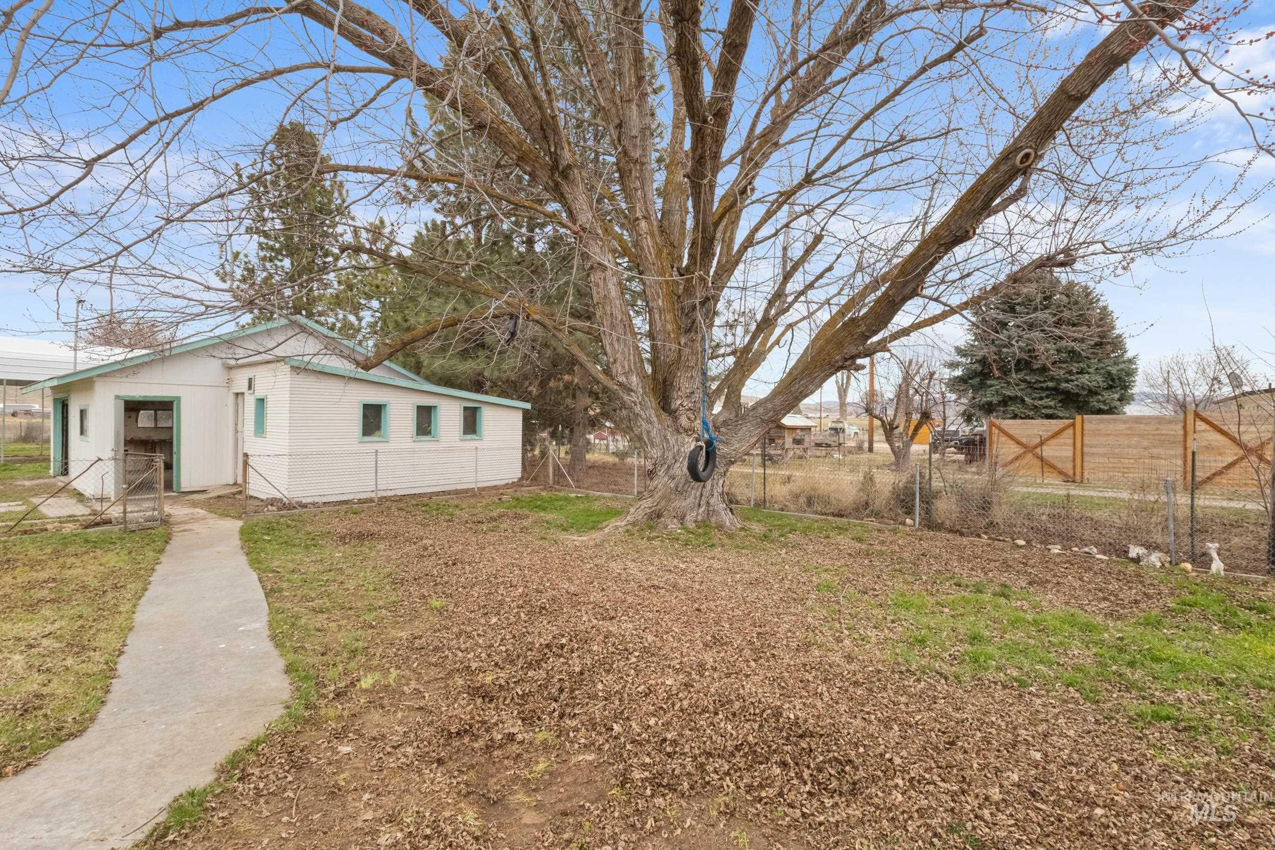 512 E Black Canyon Hwy, Emmett, Idaho 83617, 5 Bedrooms, 2 Bathrooms, Residential For Sale, Price $524,900, 98975928