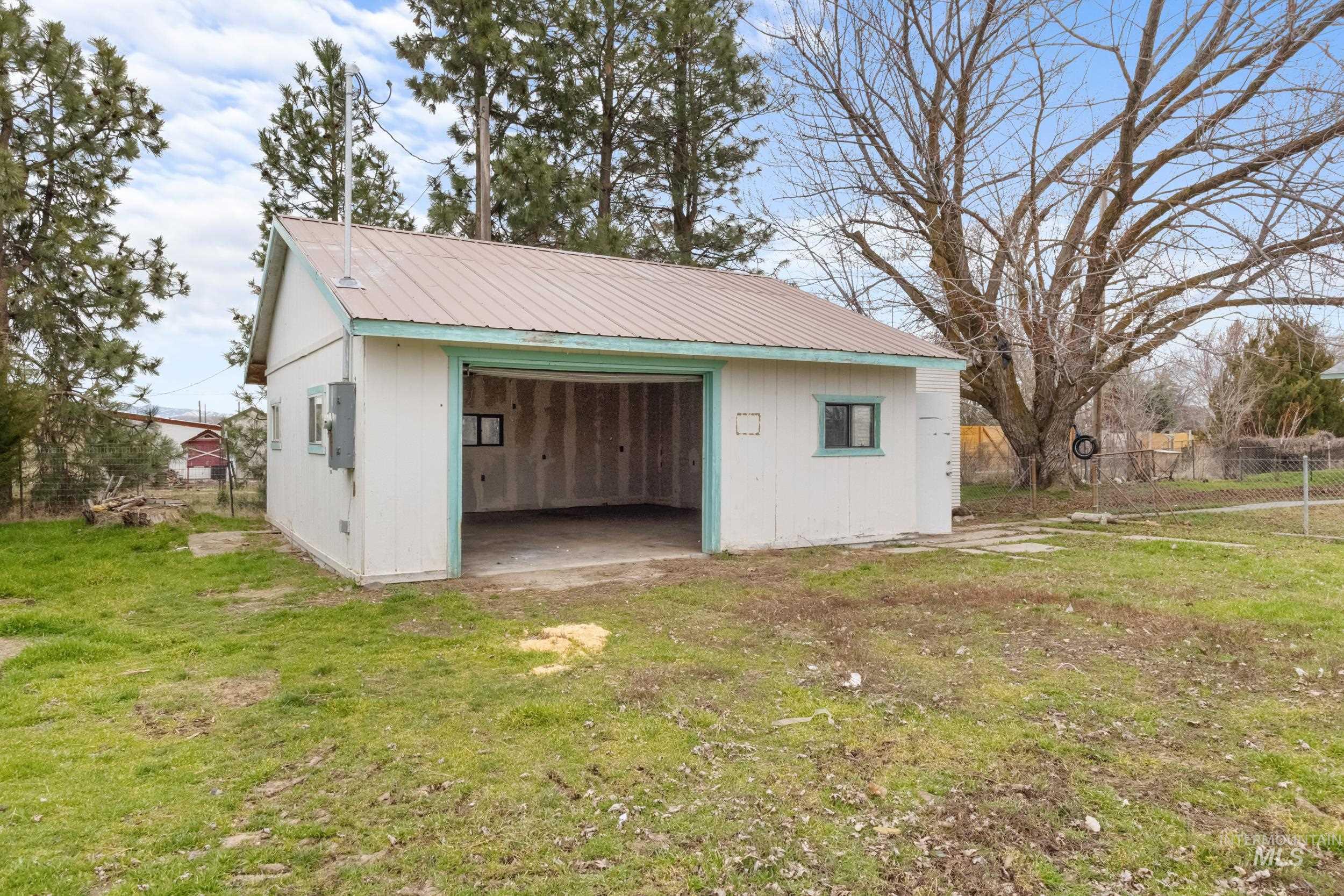 512 E Black Canyon Hwy, Emmett, Idaho 83617, 5 Bedrooms, 2 Bathrooms, Residential For Sale, Price $524,900, 98975928