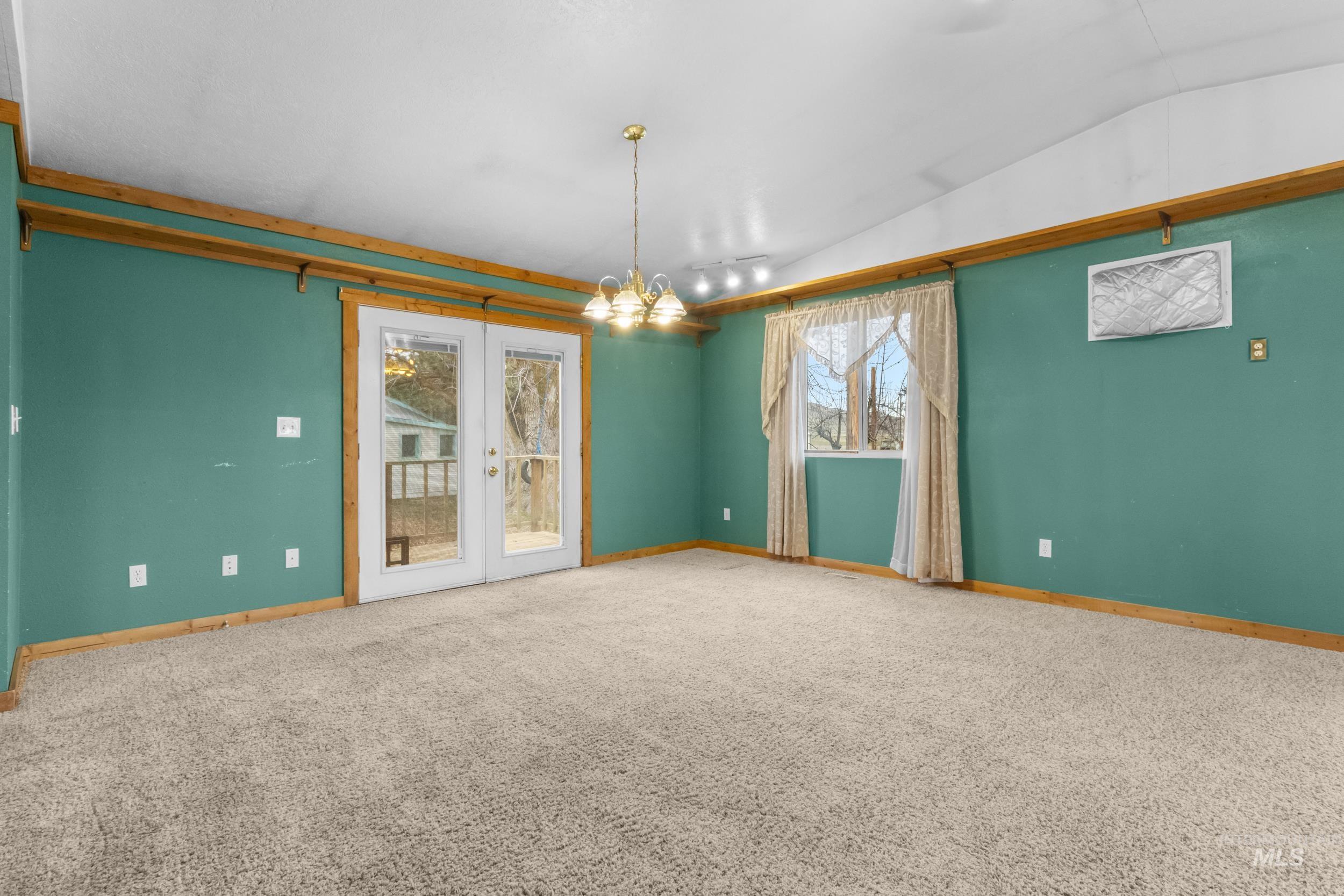 512 E Black Canyon Hwy, Emmett, Idaho 83617, 5 Bedrooms, 2 Bathrooms, Residential For Sale, Price $524,900, 98975928