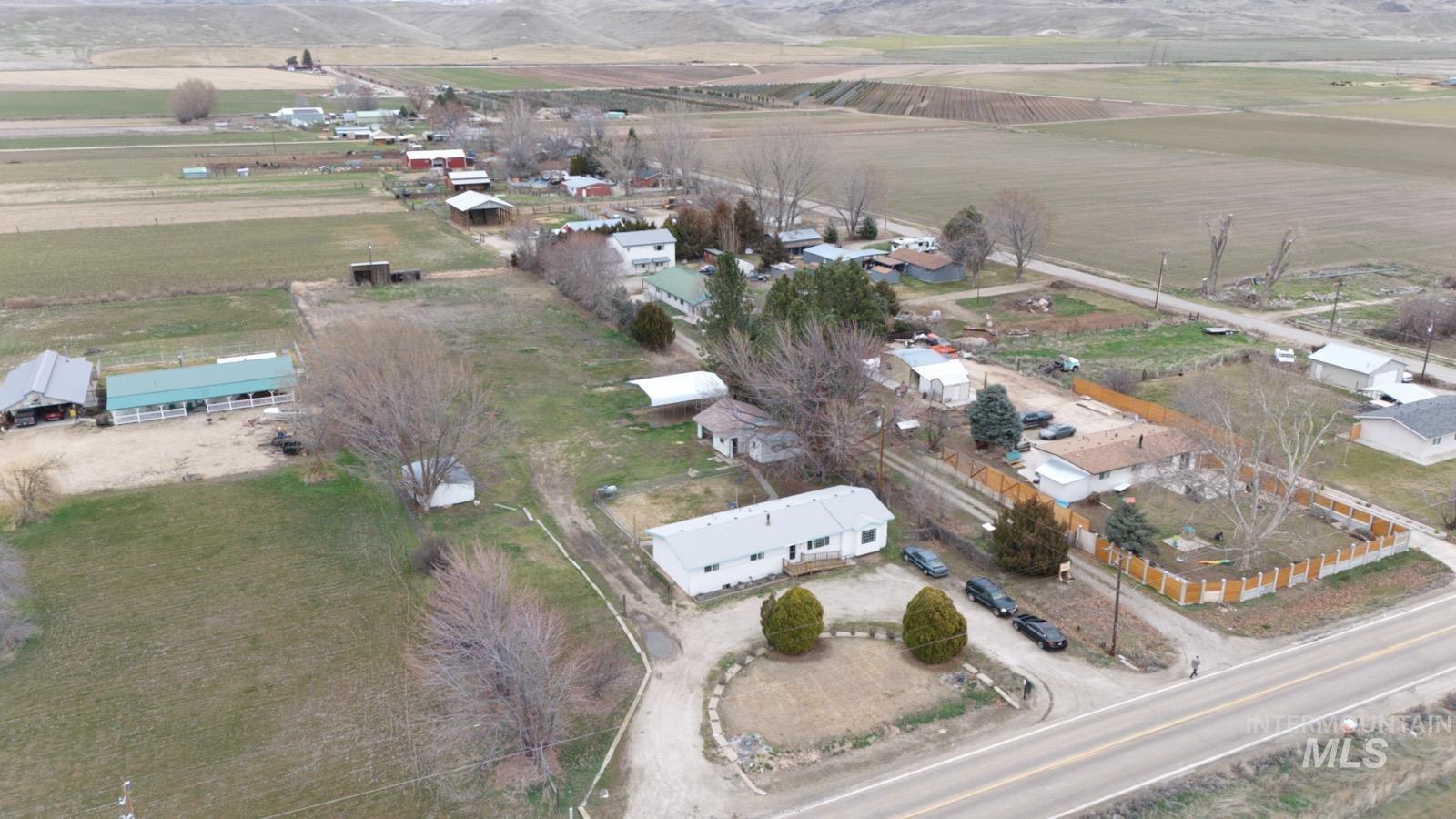 512 E Black Canyon Hwy, Emmett, Idaho 83617, 5 Bedrooms, 2 Bathrooms, Residential For Sale, Price $524,900, 98975928