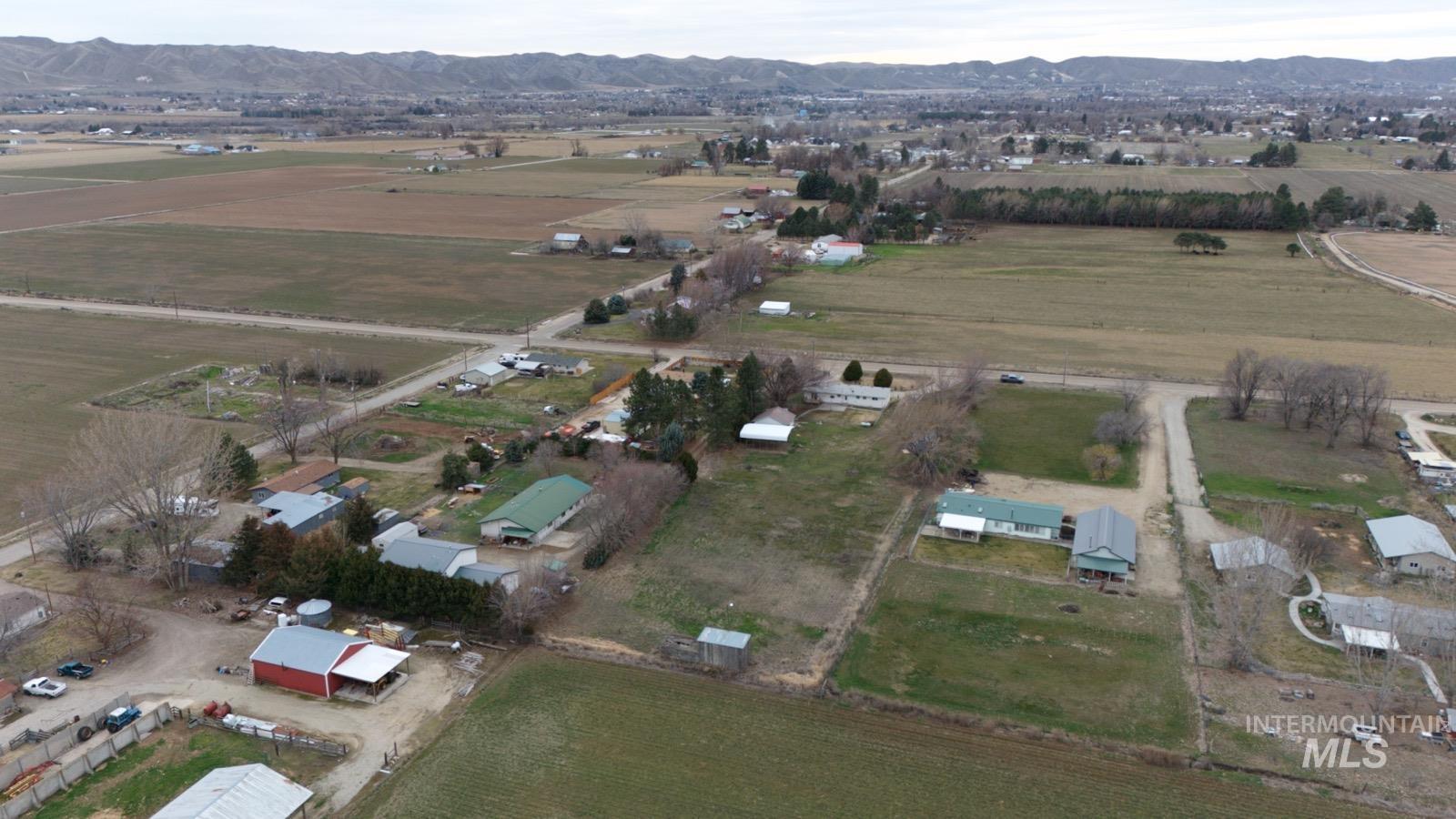 512 E Black Canyon Hwy, Emmett, Idaho 83617, 5 Bedrooms, 2 Bathrooms, Residential For Sale, Price $524,900, 98975928