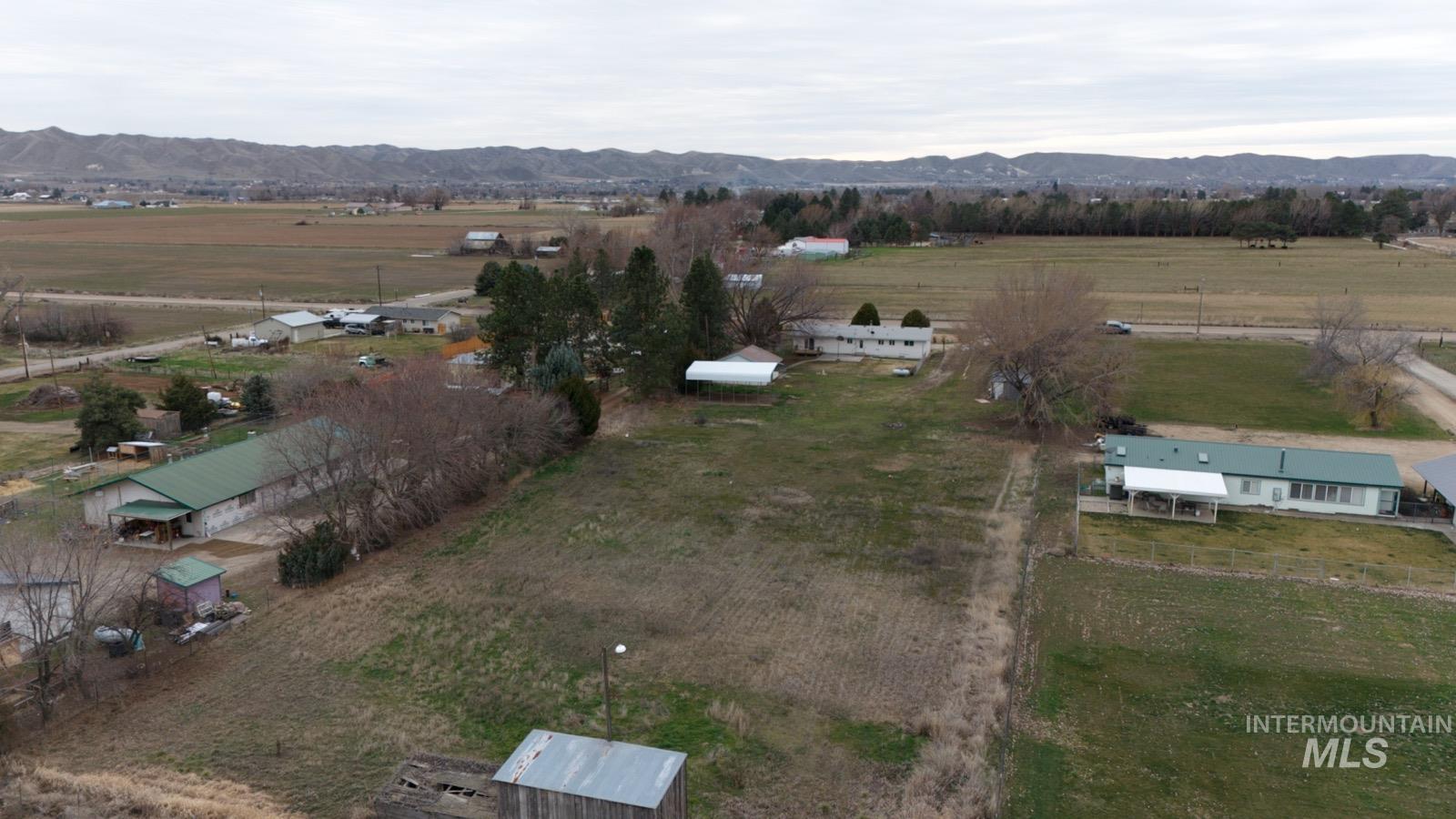 512 E Black Canyon Hwy, Emmett, Idaho 83617, 5 Bedrooms, 2 Bathrooms, Residential For Sale, Price $524,900, 98975928