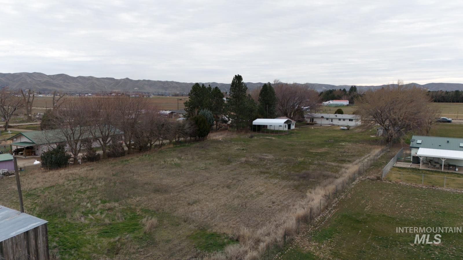 512 E Black Canyon Hwy, Emmett, Idaho 83617, 5 Bedrooms, 2 Bathrooms, Residential For Sale, Price $524,900, 98975928