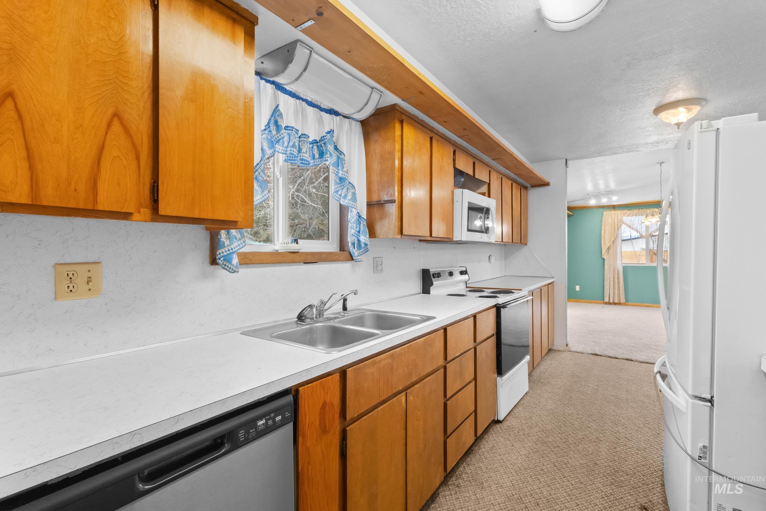 512 E Black Canyon Hwy, Emmett, Idaho 83617, 5 Bedrooms, 2 Bathrooms, Residential For Sale, Price $524,900, 98975928